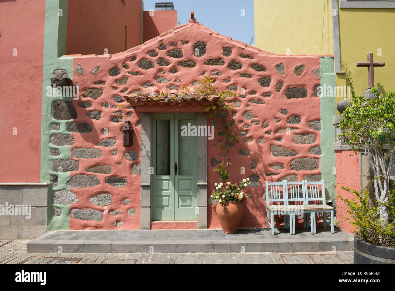 Maisons colorées à Santa Brigida, Gran Canaria, Espagne. Banque D'Images