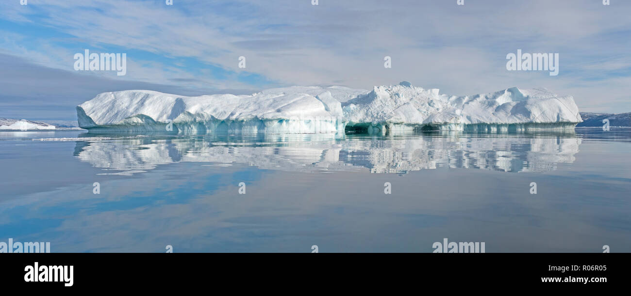 Iceberg serein près de Panorama Eqip Sermia au Groenland Banque D'Images