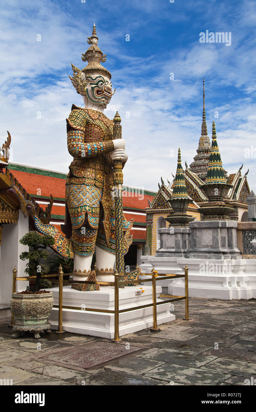 Koei than Sadet Gate et de l'ouest de véranda de Wat Phra Kaew, Bangkok, Thaïlande. Banque D'Images