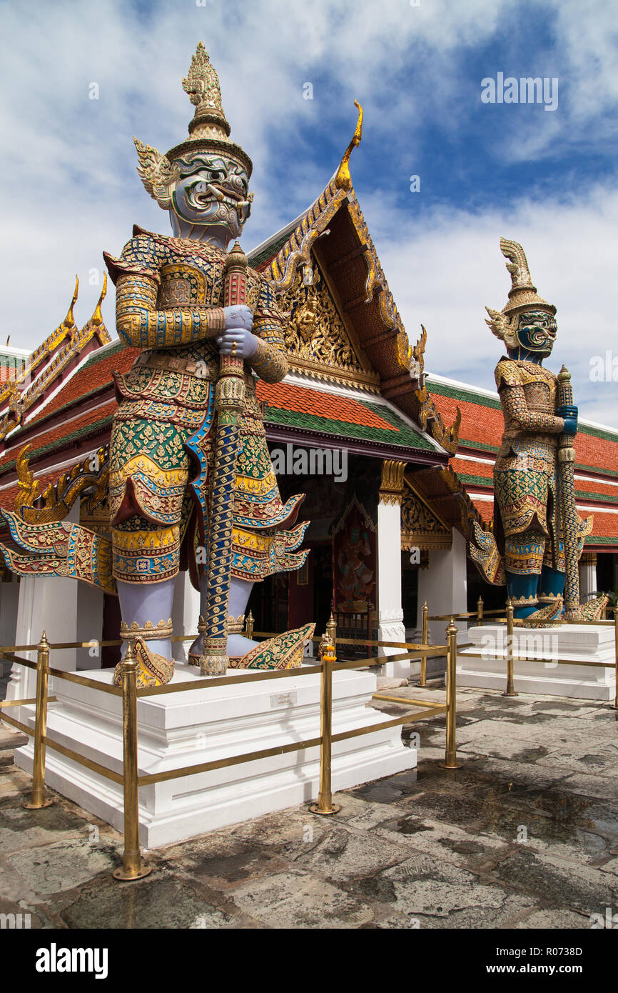 Maiyarab Wirunchambang Yakshas et au Wat Phra Kaew, Bangkok, Thaïlande. Banque D'Images