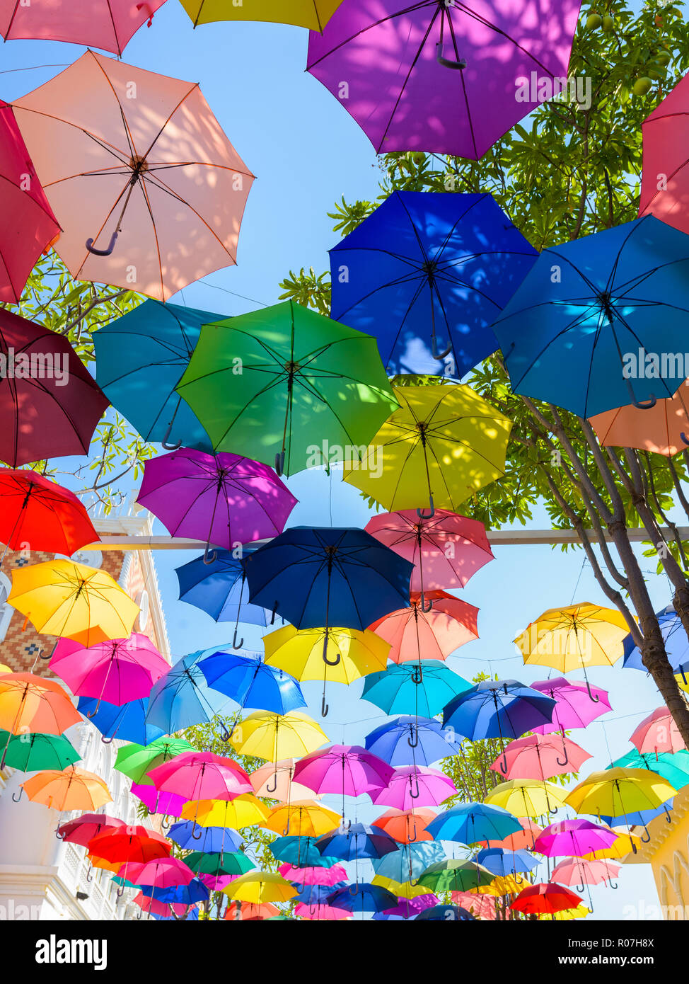 HUA HIN, THAÏLANDE - 25 février, 2017- De nombreux parasols colorés g Banque D'Images