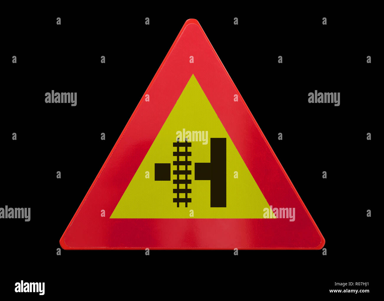 Panneau de circulation isolés - passage à niveau - sur noir Banque D'Images