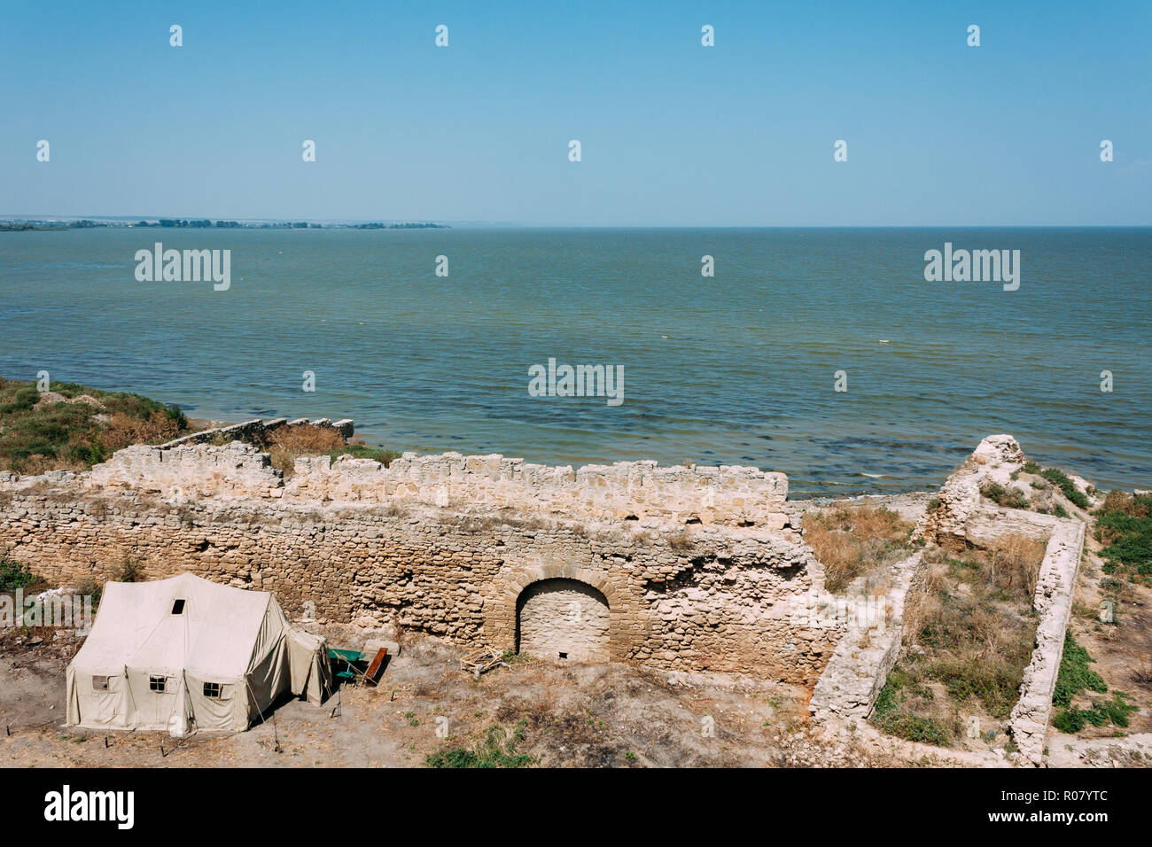 Bilhorod-Dnistrovskyi, Ukraine. Tente d'archéologues en territoire de forteresse Akkerman. Ancienne forteresse est un monument de 13e et 15e siècles. Est l'un des Banque D'Images