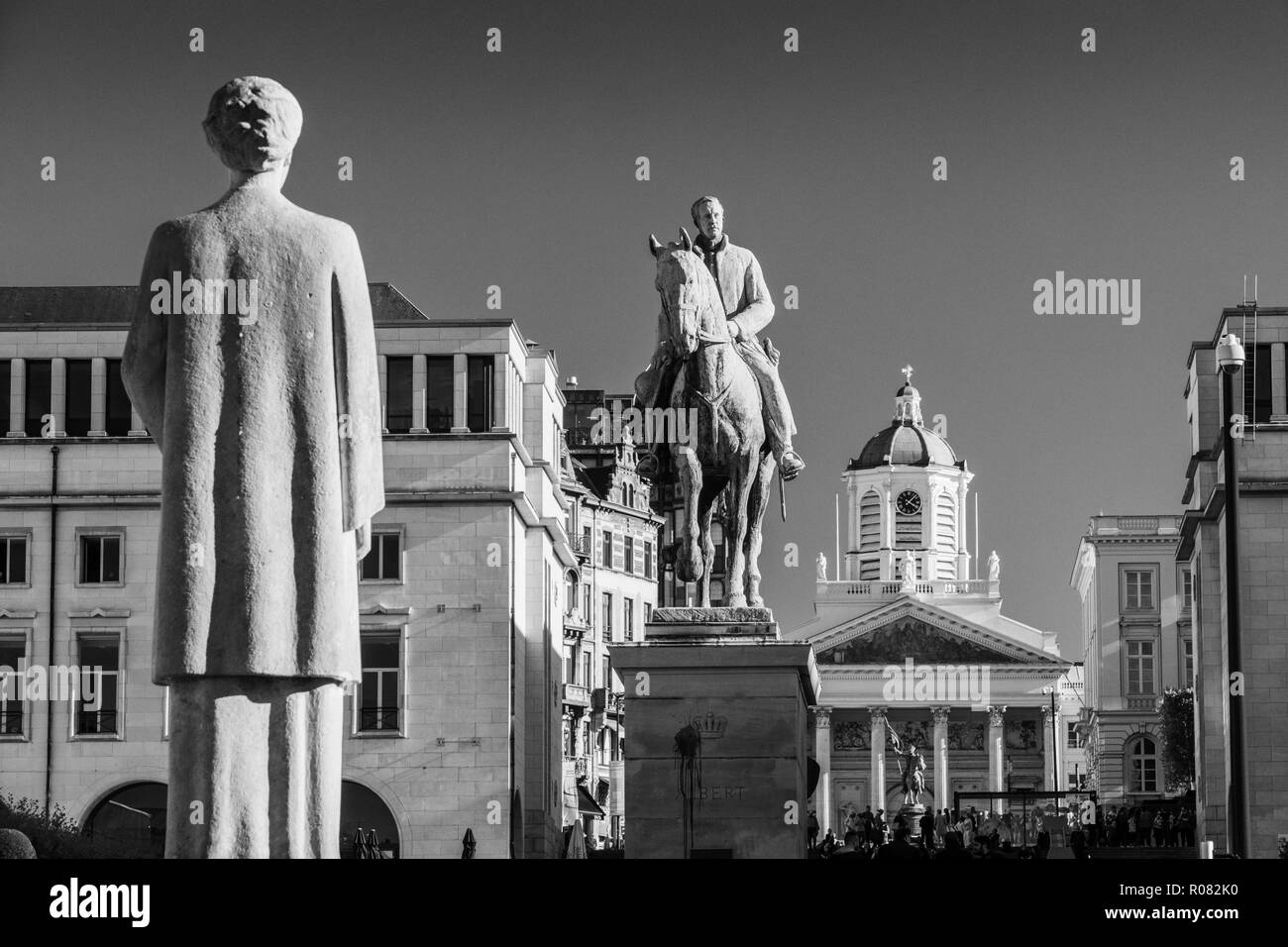 Bruxelles statue du roi Albert et La Reine Elisabeth de Belgique, noir et blanc Banque D'Images