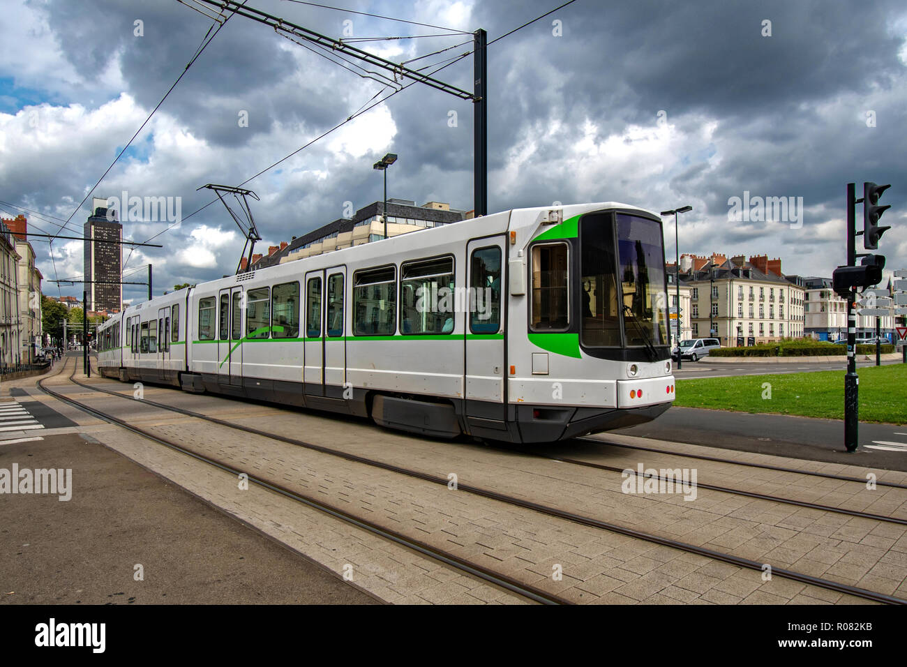 Tramway dans la ville de Nantes en France Banque D'Images