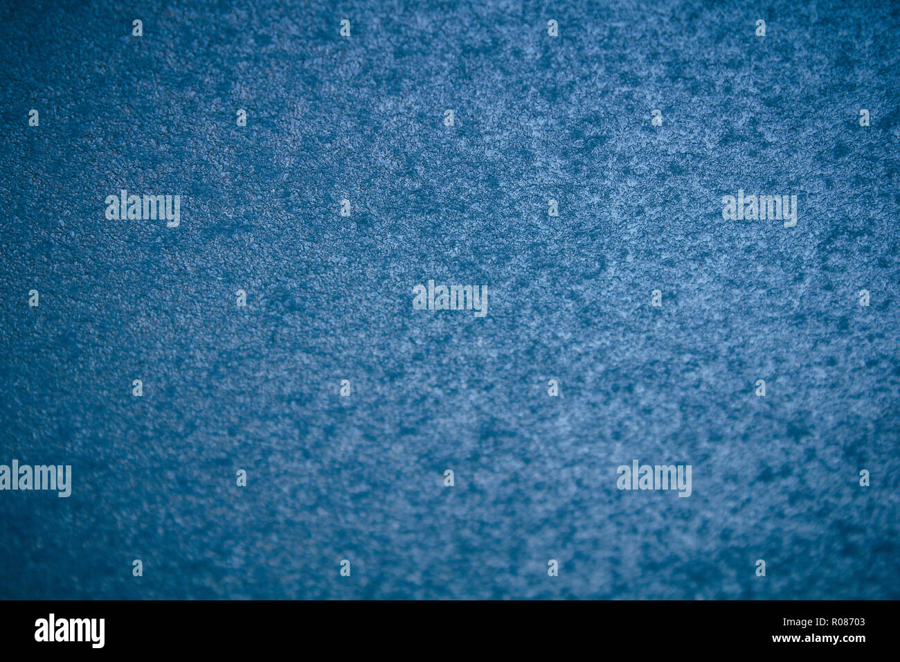 Sur La Fenêtre Dhiver Gelé Avec De Petits Aperçus De Soleil