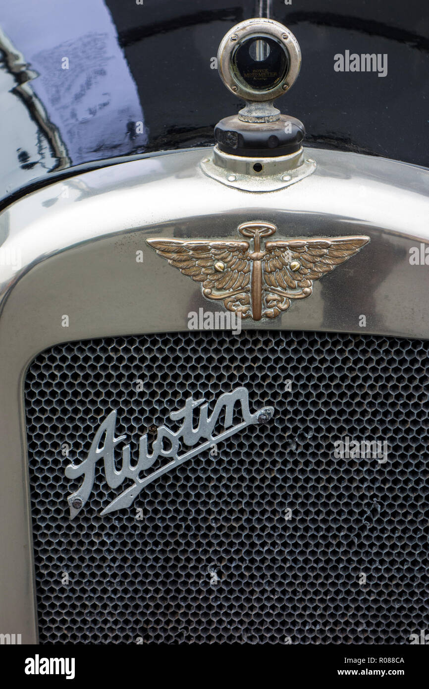 1925 Austin 12/4 Light Van Twelve-Four / Austin Light van logo / badge radiateur Banque D'Images