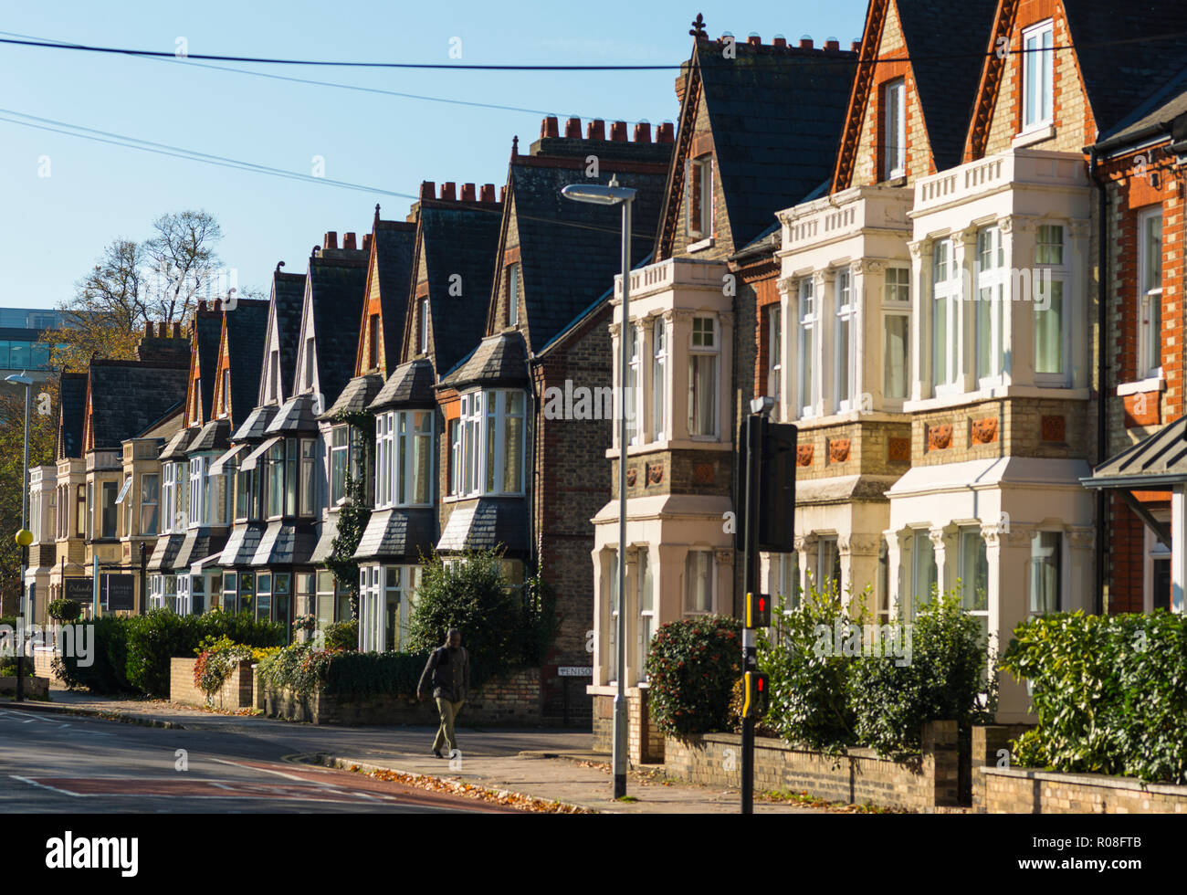 Maisons mitoyennes de style victorien sur Tenison Road, Cambridge, Angleterre, Royaume-Uni. Banque D'Images