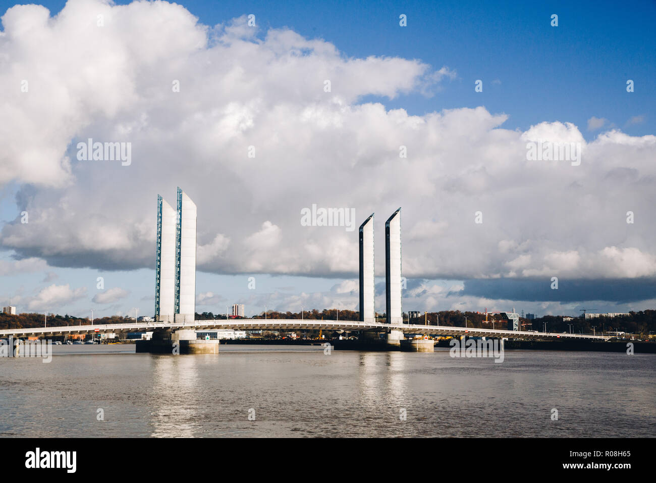 Pont Jacques Chaban-Delmas, le plus ancien pont de levage vertical dans l'Europe, Bordeaux, France 2017 Banque D'Images