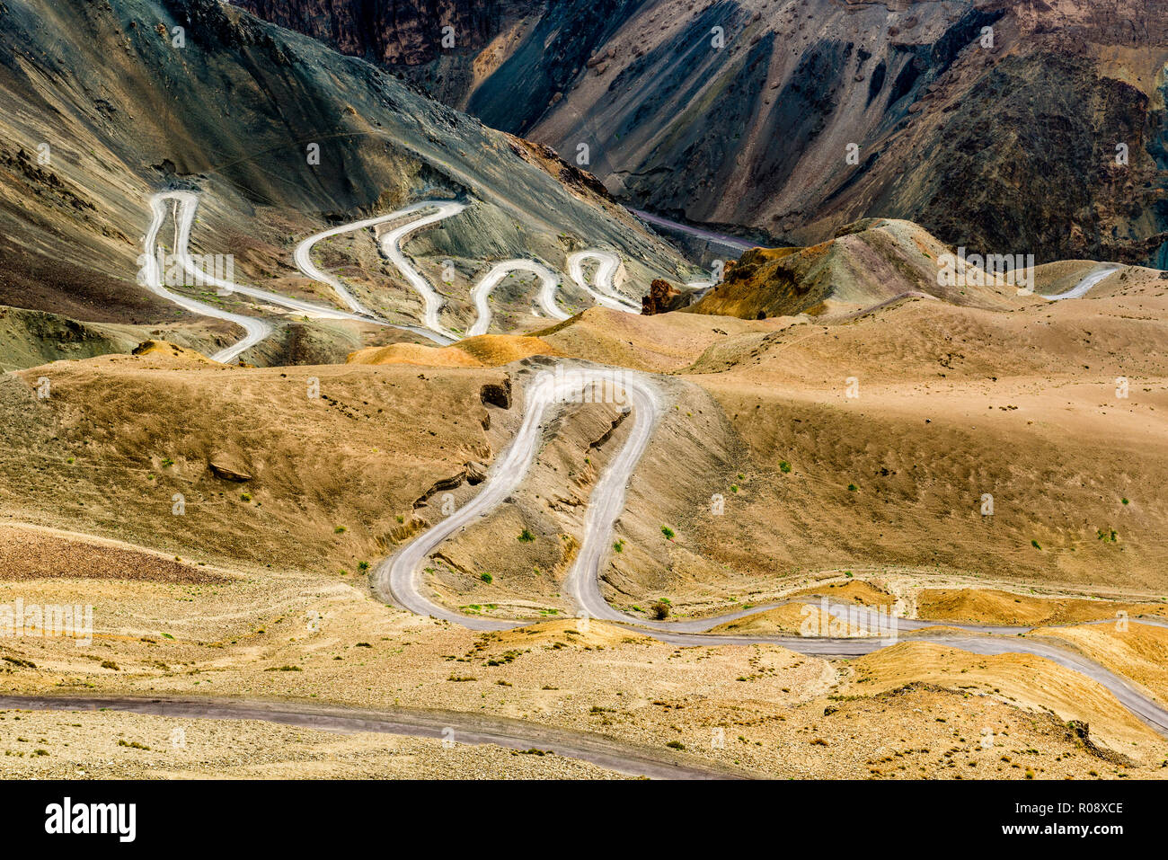Une liquidation, dangereux fait partie de la route menant de Lamayuru à une altitude de 3.500 m au-dessus du niveau de la mer à la vallée de l'Indus Banque D'Images