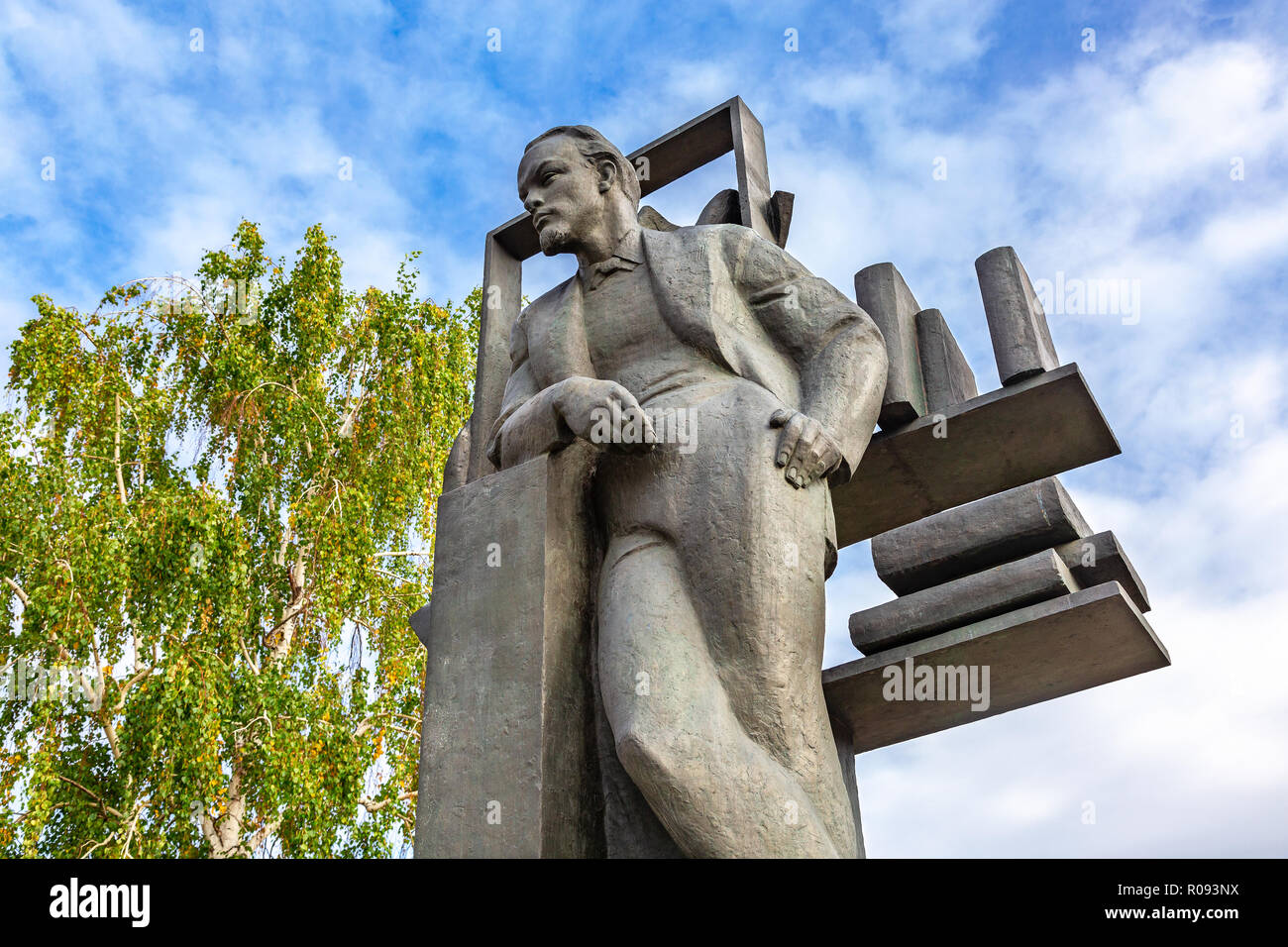 Samara, Russie - le 10 octobre 2018 : monument en granit à Vladimir Lénine près du musée régional de traditions locales nommée d'après Peter Alabin Banque D'Images