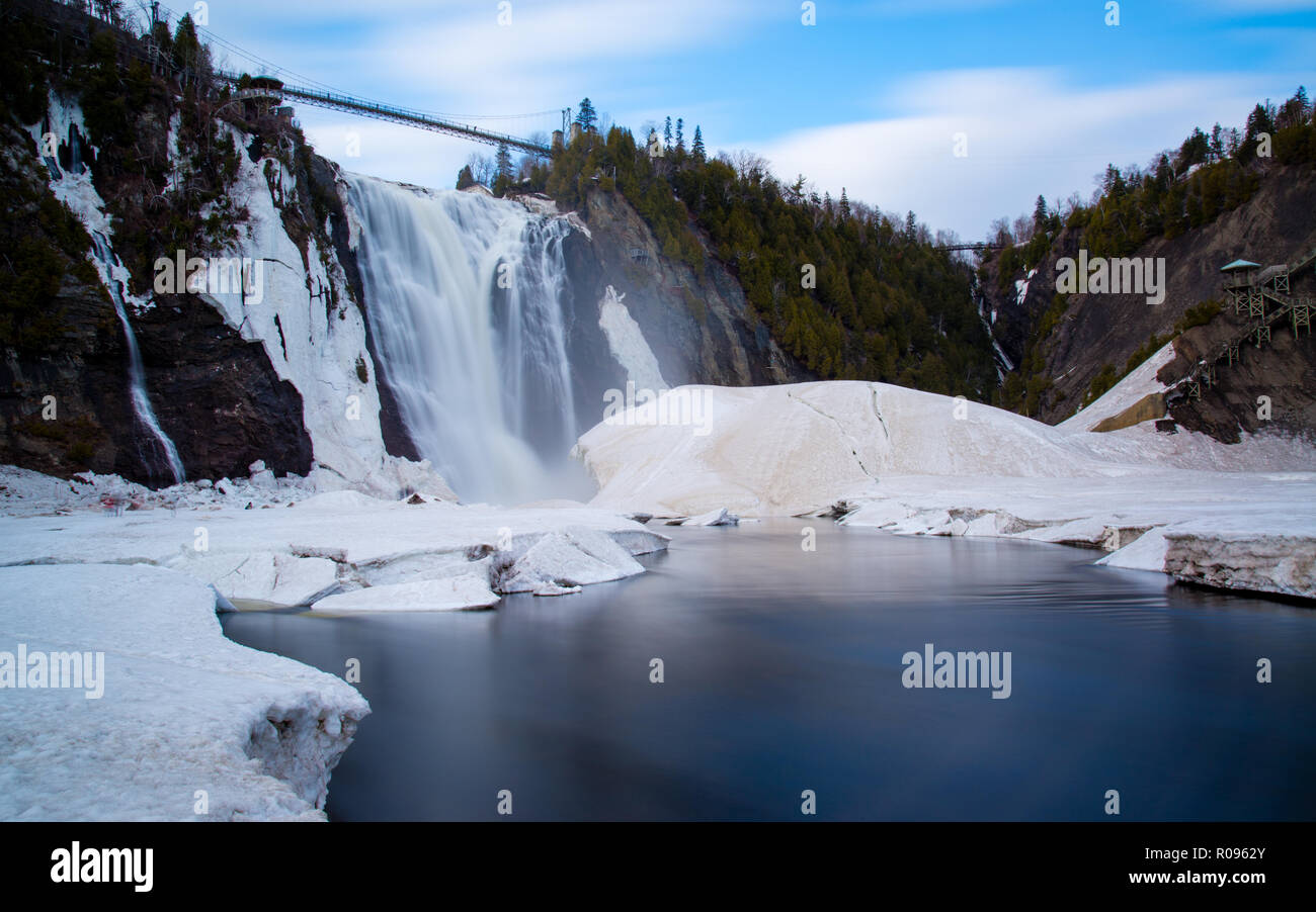 Montmorency chutes d'eau gelés en hiver Québec Canada Banque D'Images
