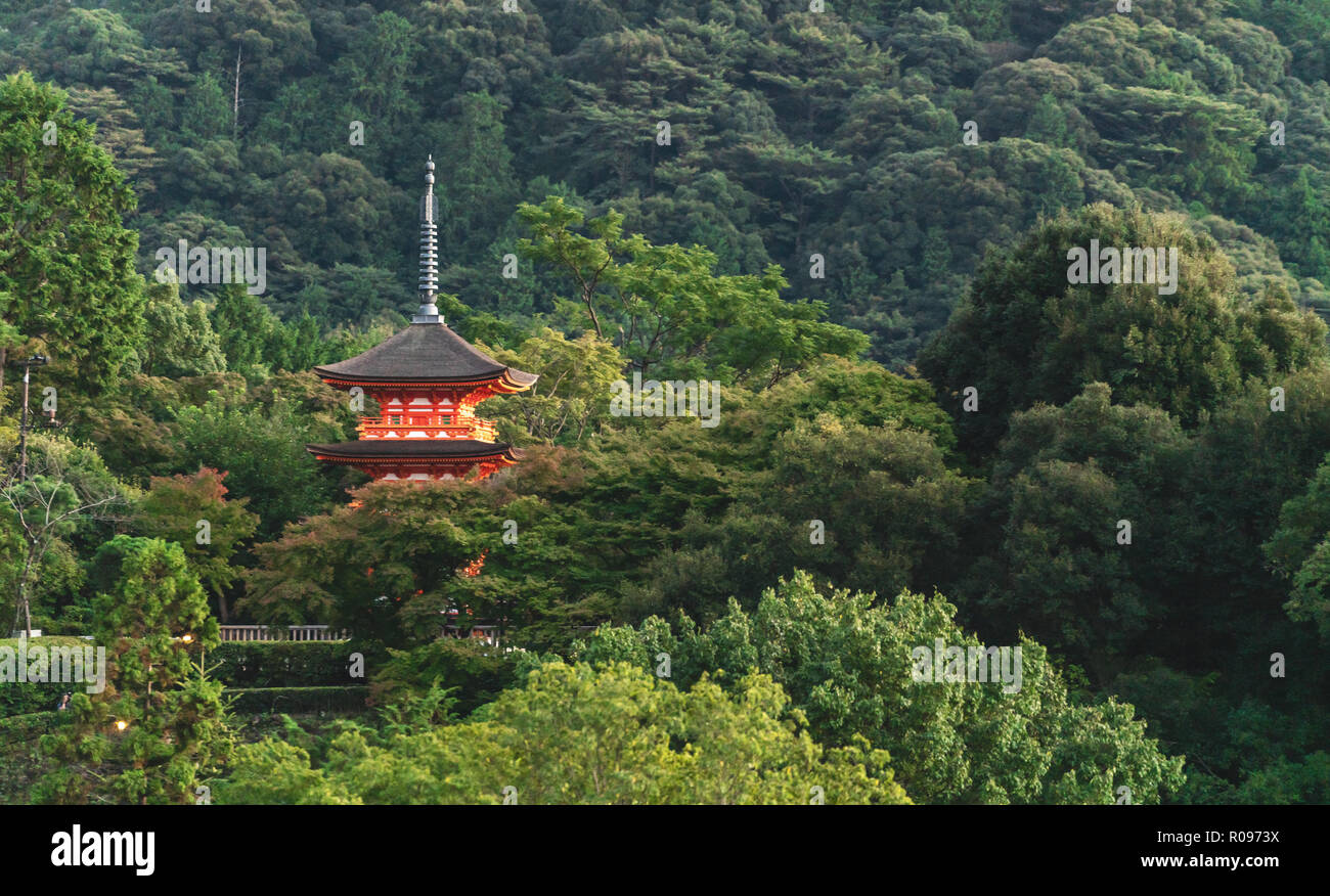Japon voyage destination monument, temple Kiyomizu Dera pagoda à Kyoto Banque D'Images