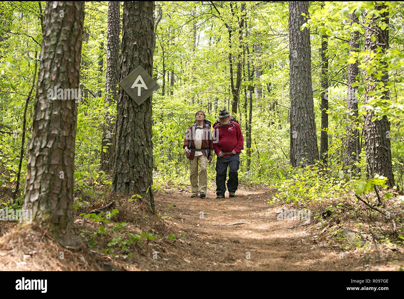 Une promenade en forêt, une route 2015 Entertainment film avec Nick Nolte à droite et Robert Redford Banque D'Images