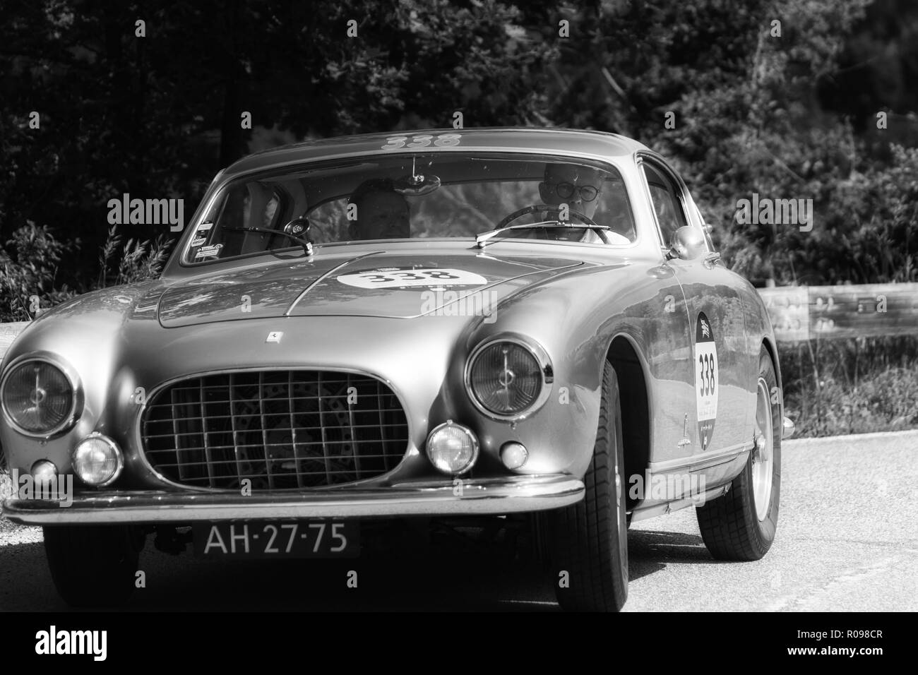 PESARO COLLE SAN BARTOLO , ITALIE - MAI 17 - 2018 : Ferrari 250 GT EUROPA 1954 sur une vieille voiture de course en rallye Mille Miglia 2018 la célèbre histo italien Banque D'Images