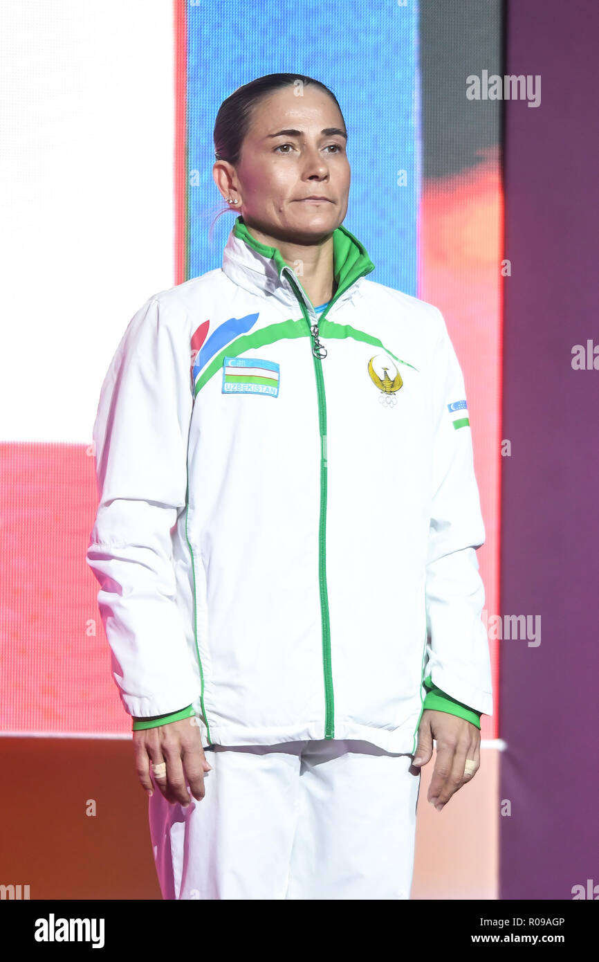 Doha, Qatar. 2 Jan, 2016. OKSANA CHUSOVITINA est introduit à la foule pendant la voûte finales des épreuves concours tenu à l'Aspire Dome de Doha, au Qatar. Credit : Amy Sanderson/ZUMA/Alamy Fil Live News Banque D'Images