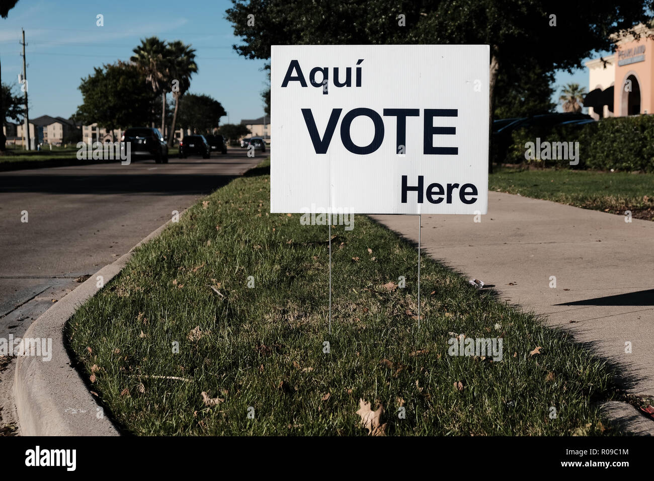 Texas, USA. 09Th Nov, 2018. Voter ici s'inscrire à l'extérieur du bureau de vote pour le 6 novembre, Élection générale 2018 : Crédit d'michelmond/Alamy Live News Crédit : michelmond/Alamy Live News Banque D'Images