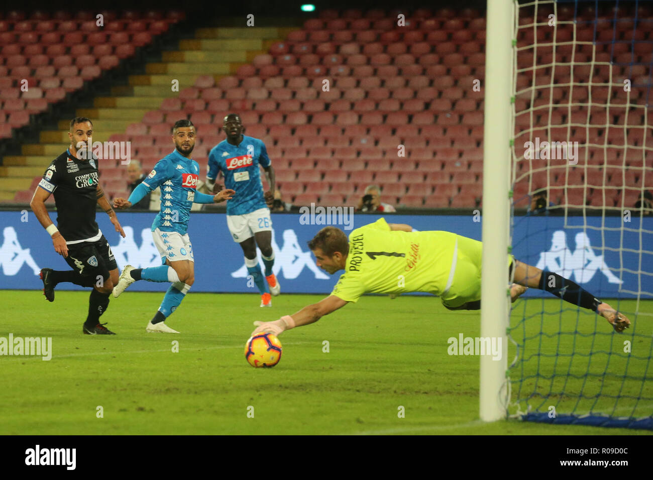 NNaples, Italie. 2 novembre 2018. Un match de football italien de Série SSC Napoli - Empoli au stade San Paolo en Crédit photo : Antonio Balasco/Alamy Live News Banque D'Images