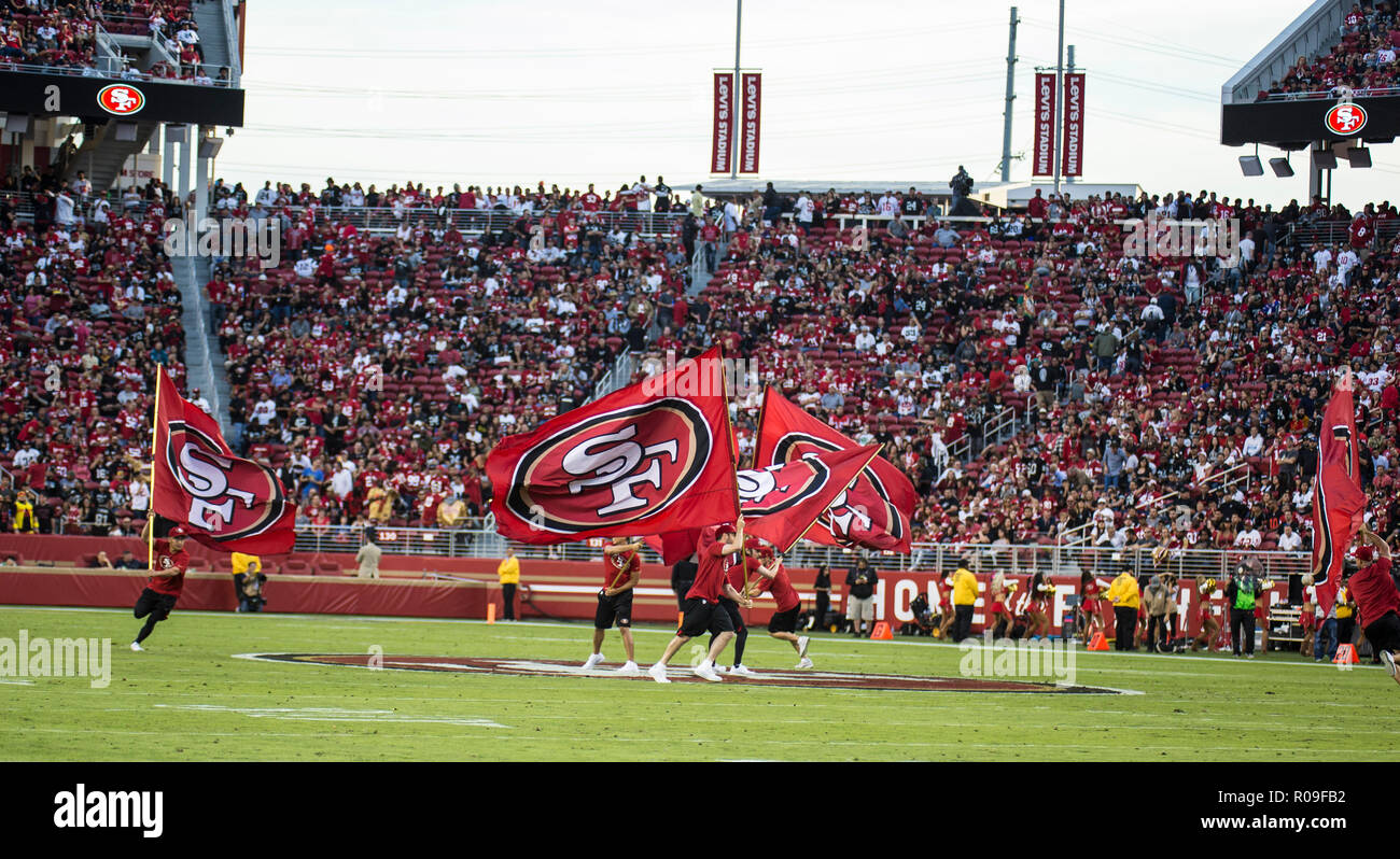 Californie, USA. 1er novembre 2018. L'équipage l'équipage du pavillon de San Francisco au cours de la NFL football match entre Oakland Raiders et les San Francisco 49ers 34-3 victoire à Santa Clara en Californie Stade Levi James Thurman/CSM Crédit : Cal Sport Media/Alamy Live News Banque D'Images