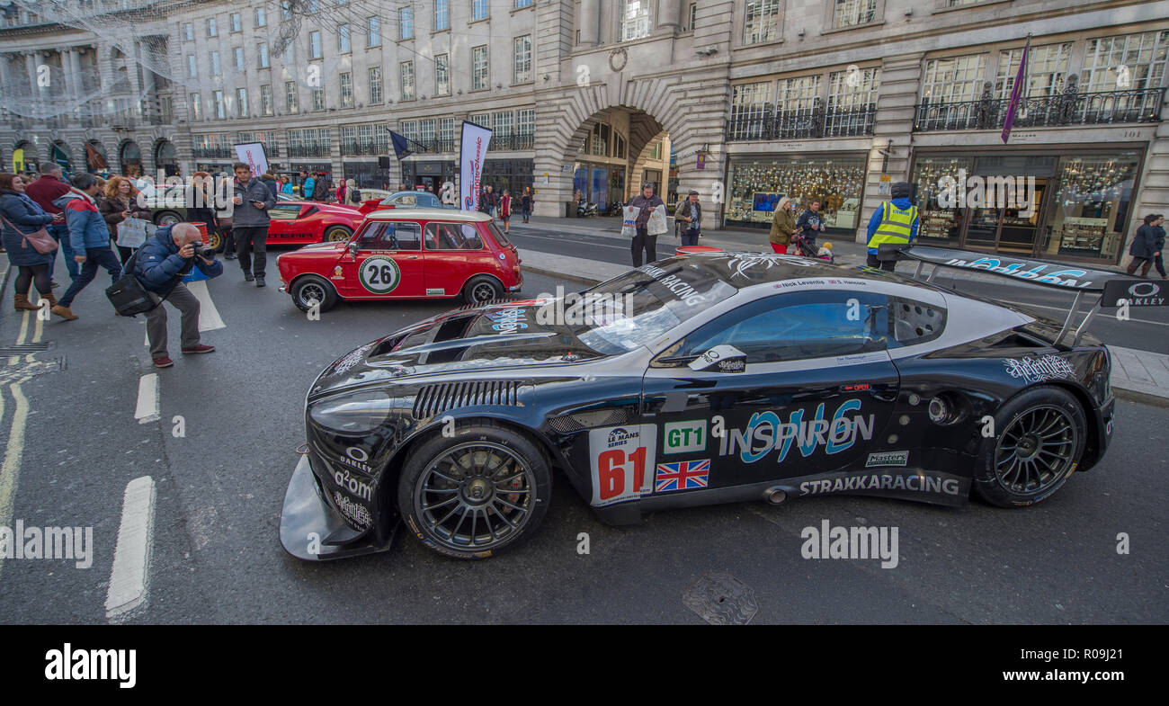 Regent Street, Londres, Royaume-Uni. 3 novembre, 2018. L'Illinois Route 66 Regent Street Motor Show ouvre à Londres le premier west end shopping Street, rue piétonne pour la journée d'accueillir une grande variété de classiques, historiques et emblématiques Voitures Voitures - y compris en prenant part à l'assemblée annuelle de Londres à Brighton Exécuter le 4 novembre. Credit : Malcolm Park/Alamy Live News. Banque D'Images