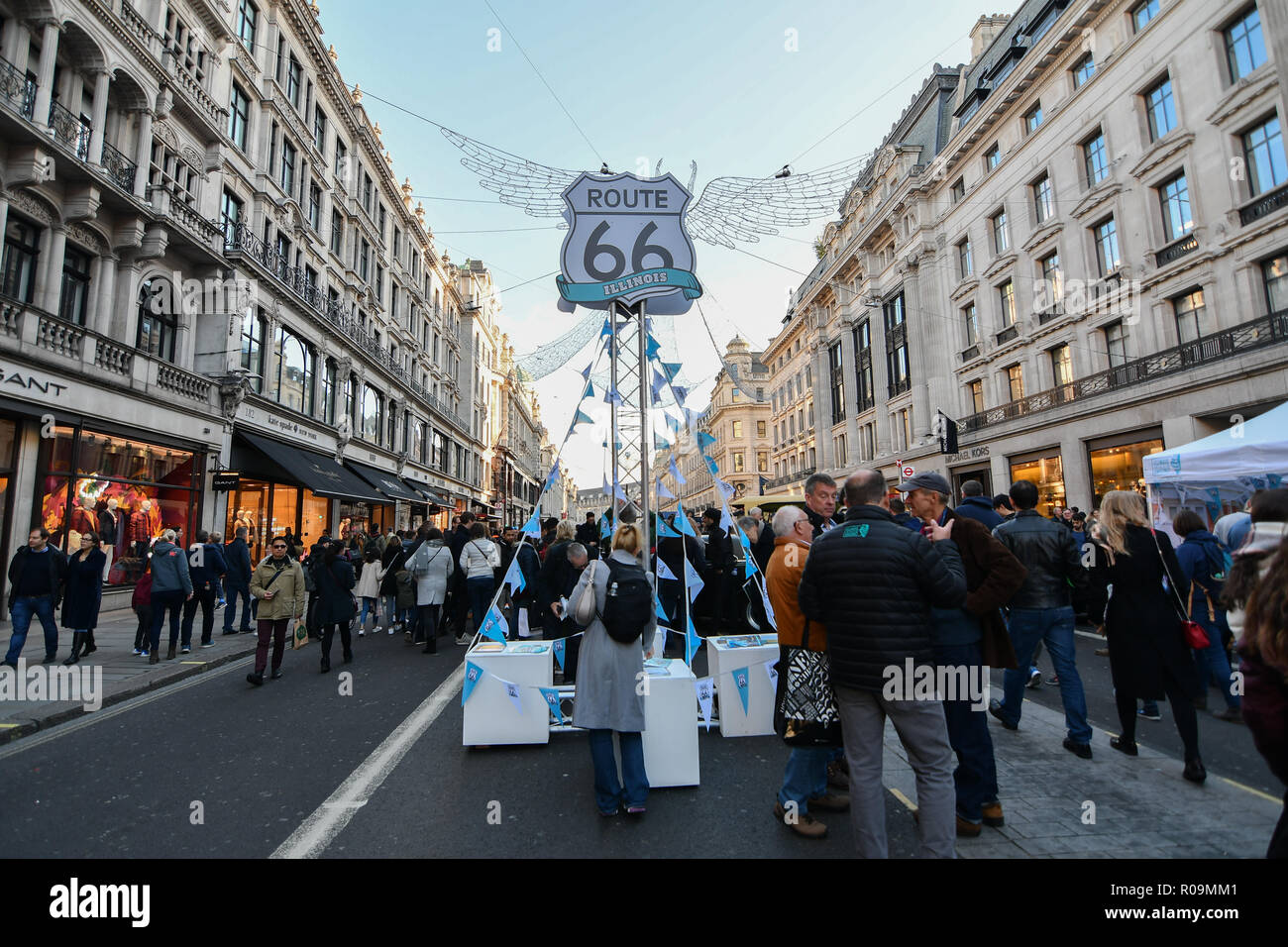 Londres, Royaume-Uni. 29Th sep 2018. Regent Street Motor Show plus de 100 voitures anciennes afficher à Londres, au Royaume-Uni. 29Th sep 2018. Credit Photo : Alamy/Capital Live News Banque D'Images