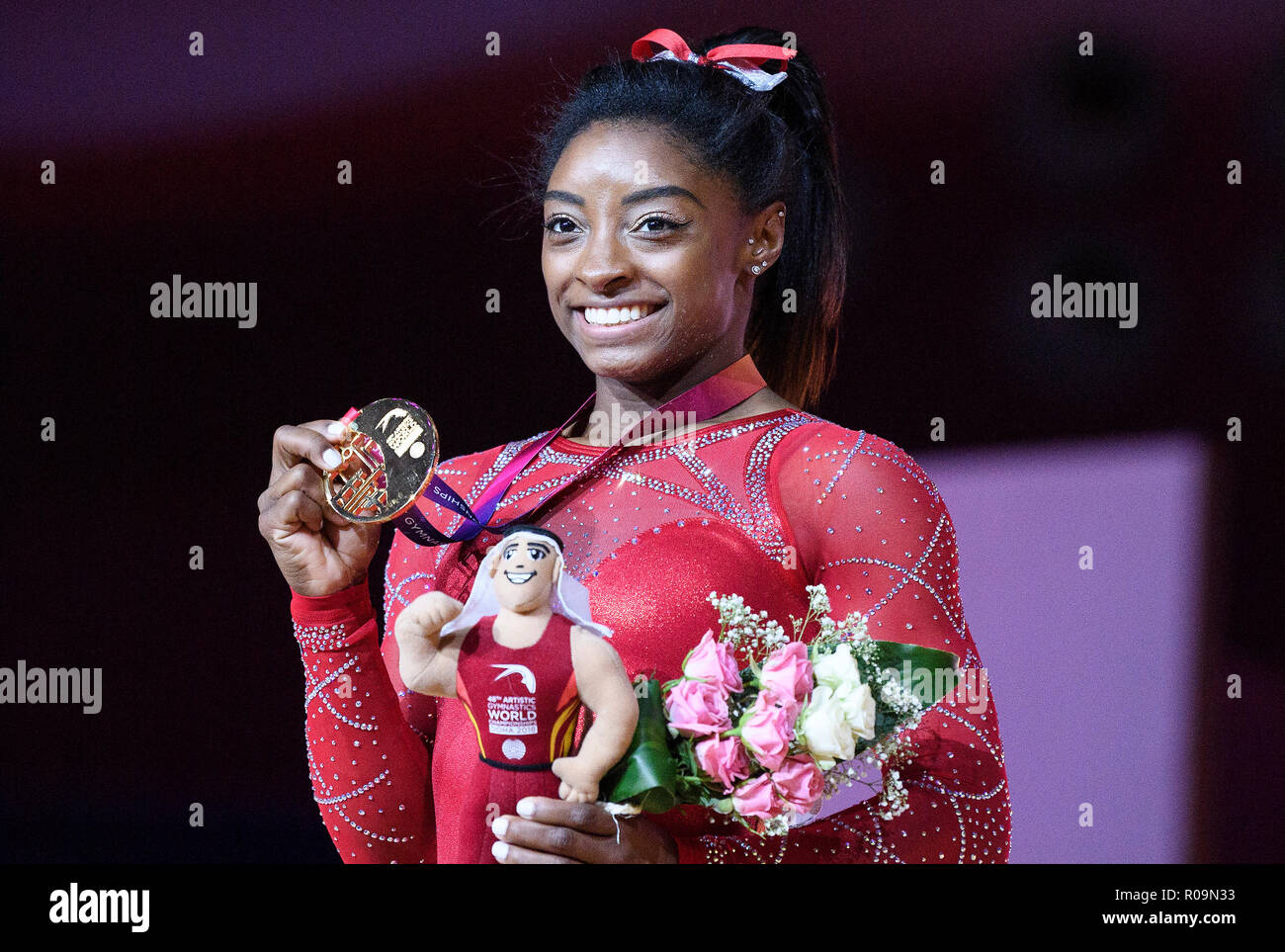 Doha, Katar. 06Th Nov, 2018. Cérémonie de remise des prix : Simone Biles (USA) gagnant au rez avec médaille. GES/gym/Championnats du monde de gymnastique à Doha, Geraetfinale, 03.11.2018 - GES/Gymnastique Artistique Gymnastique/Championnats du Monde : 03.11.2018 - utilisation dans le monde entier | Credit : dpa/Alamy Live News Banque D'Images