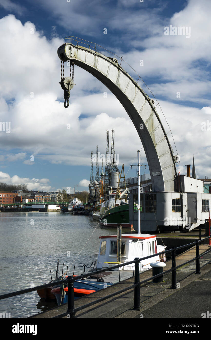 Grues à vapeur le long du côté du port de Bristol UK Banque D'Images