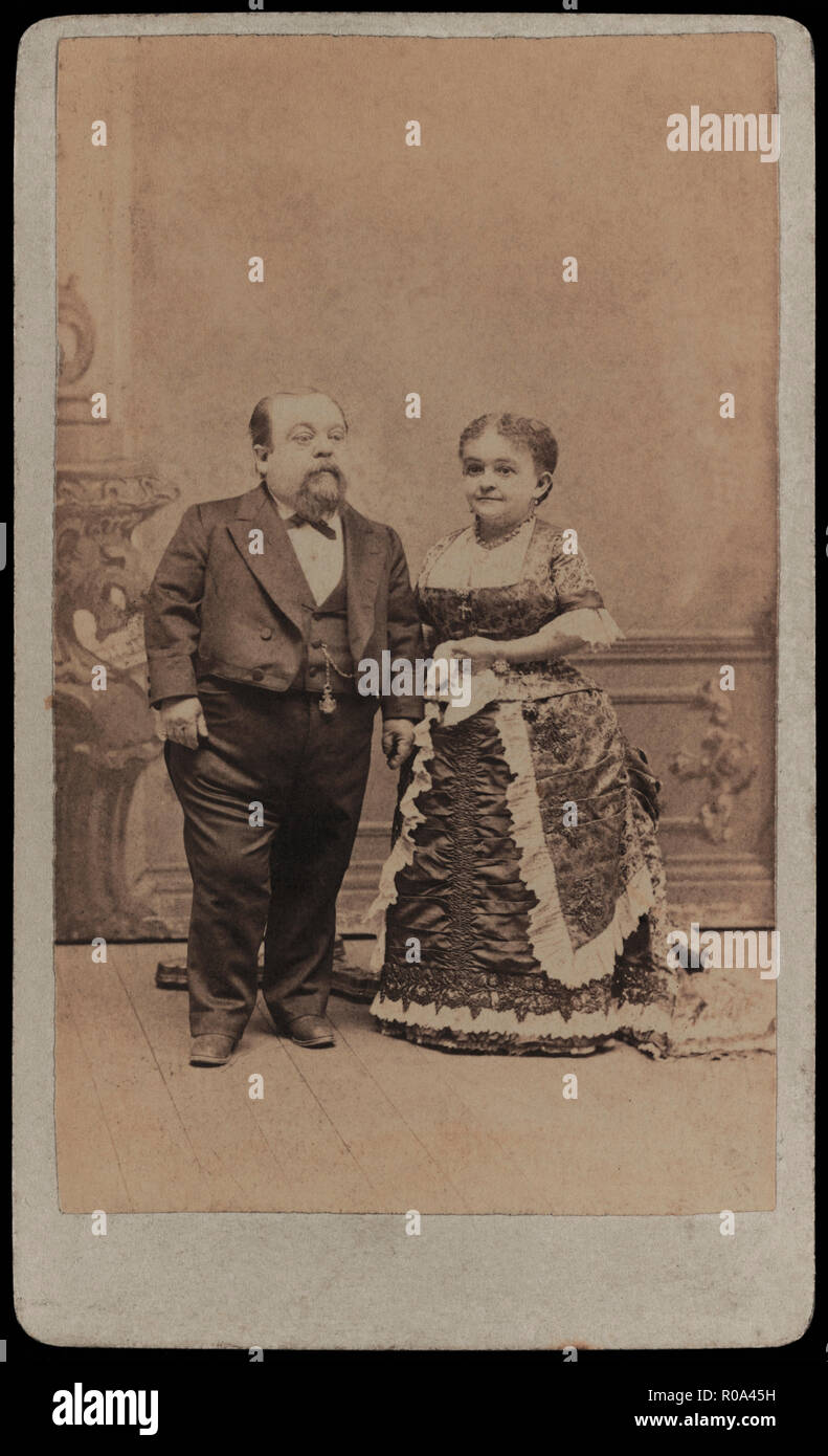 Charles Sherwood Stratton 'Tom Thumb' (1838-1883) et la miséricorde Lavinia Warren (1841-1919), P.T. Les artistes interprètes ou exécutants, un Barnum au début des années 1880, Portrait Banque D'Images Charles Sherwood Stratton 'Tom Thumb' (1838-1883) et la miséricorde Lavinia Warren (1841-1919), P.T. Les artistes interprètes ou exécutants, un Barnum au début des années 1880, Portrait Banque D'Images