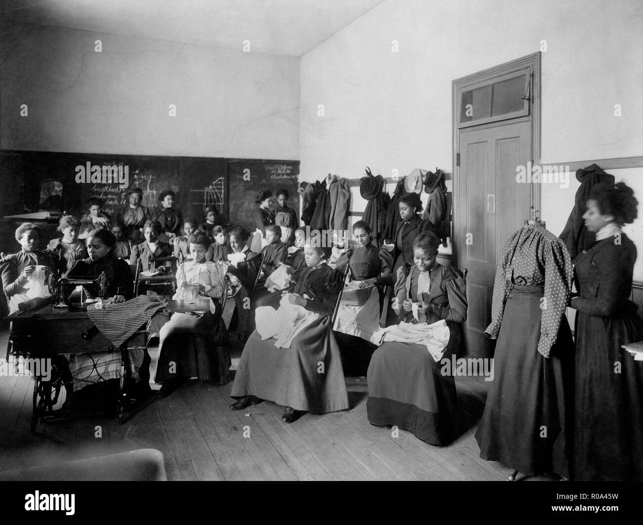 La classe de couture, Howard University, Washington DC, USA, W.E.B. DuBois Collection, 1900 Banque D'Images