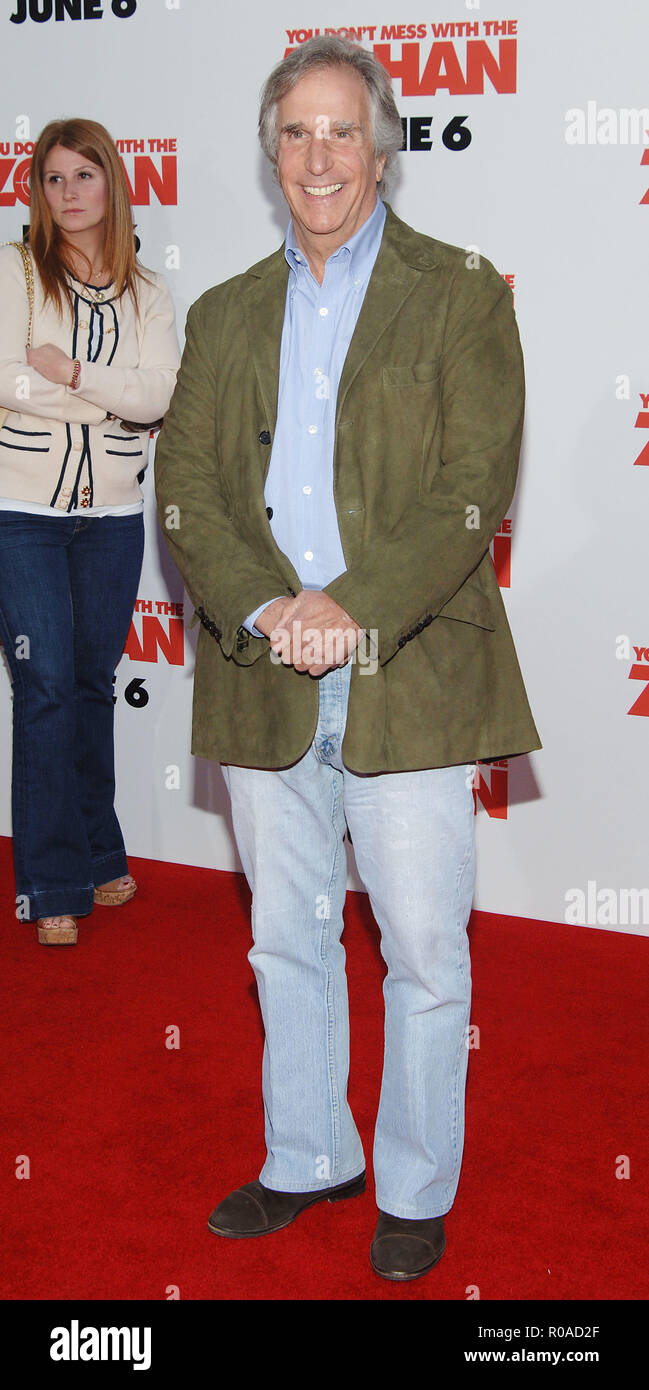 Henry Winkler - Vous Don't Mess With ZOHAN Premiere au Chinese Theatre de Los Angeles. toute la longueur de contact avec les yeux sourire11 WinklerHenry 011 Red Carpet Event, Vertical, USA, Cinéma, Célébrités, photographie, Bestof, Arts, Culture et divertissement, Célébrités Topix fashion / Vertical, Best of, événement dans la vie d'Hollywood, Californie - Tapis rouge et en backstage, USA, Cinéma, Célébrités, cinéma, télévision, Célébrités célébrités musique, photographie, Arts et culture, Bestof, divertissement, Topix, vertical, une seule personne, à partir de l'année 2008, enquête tsuni@Gamma-USA.com - Mode Banque D'Images