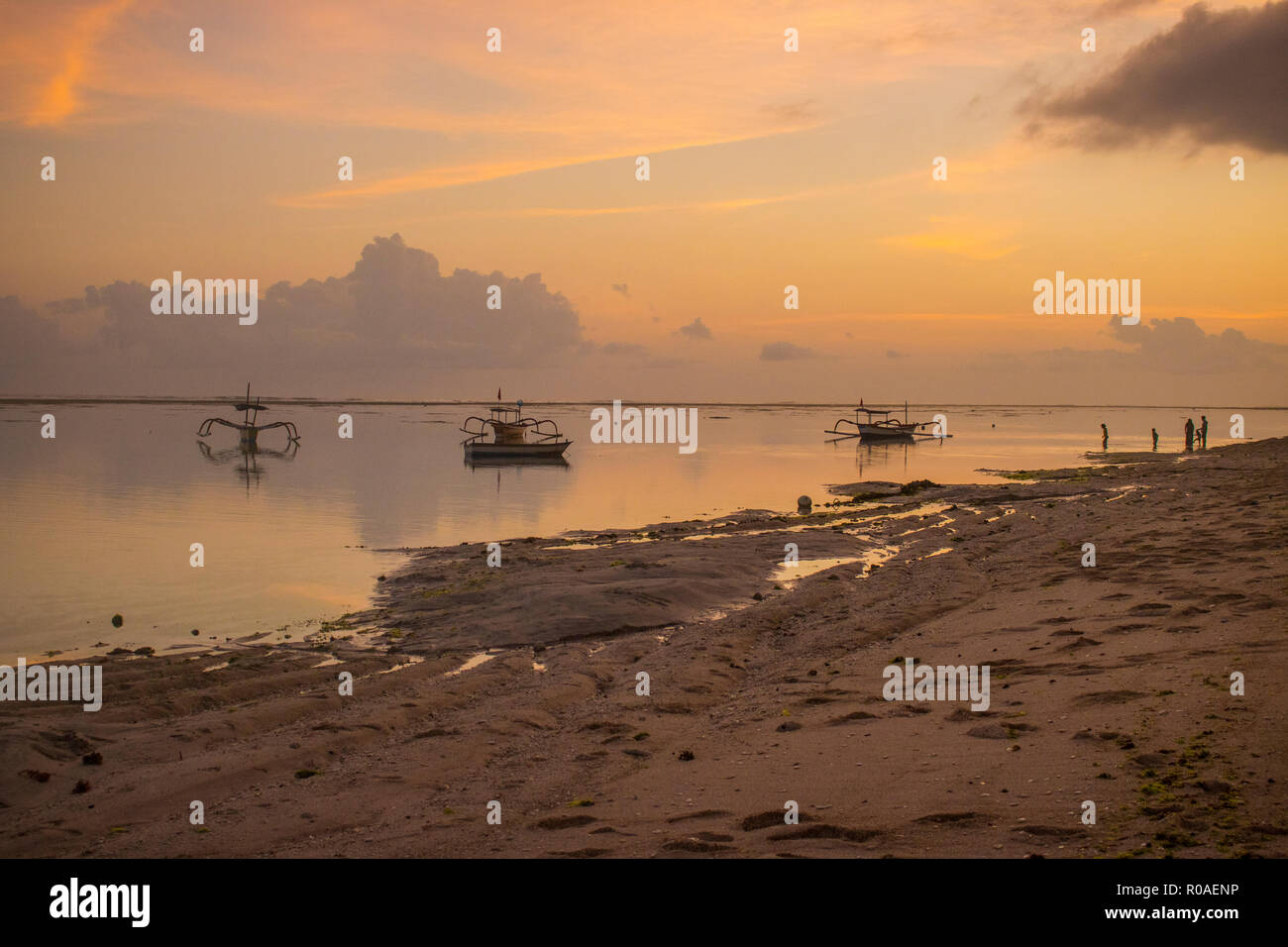 Des vacances d'fisher bateau sur la plage photo Banque D'Images