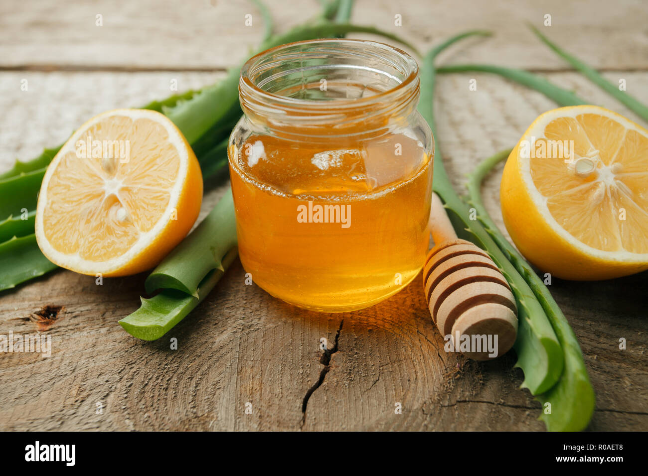 L'Aloe Vera, miel et citron frais. Facial naturel, soins de la peau et des  cheveux recette Photo Stock - Alamy