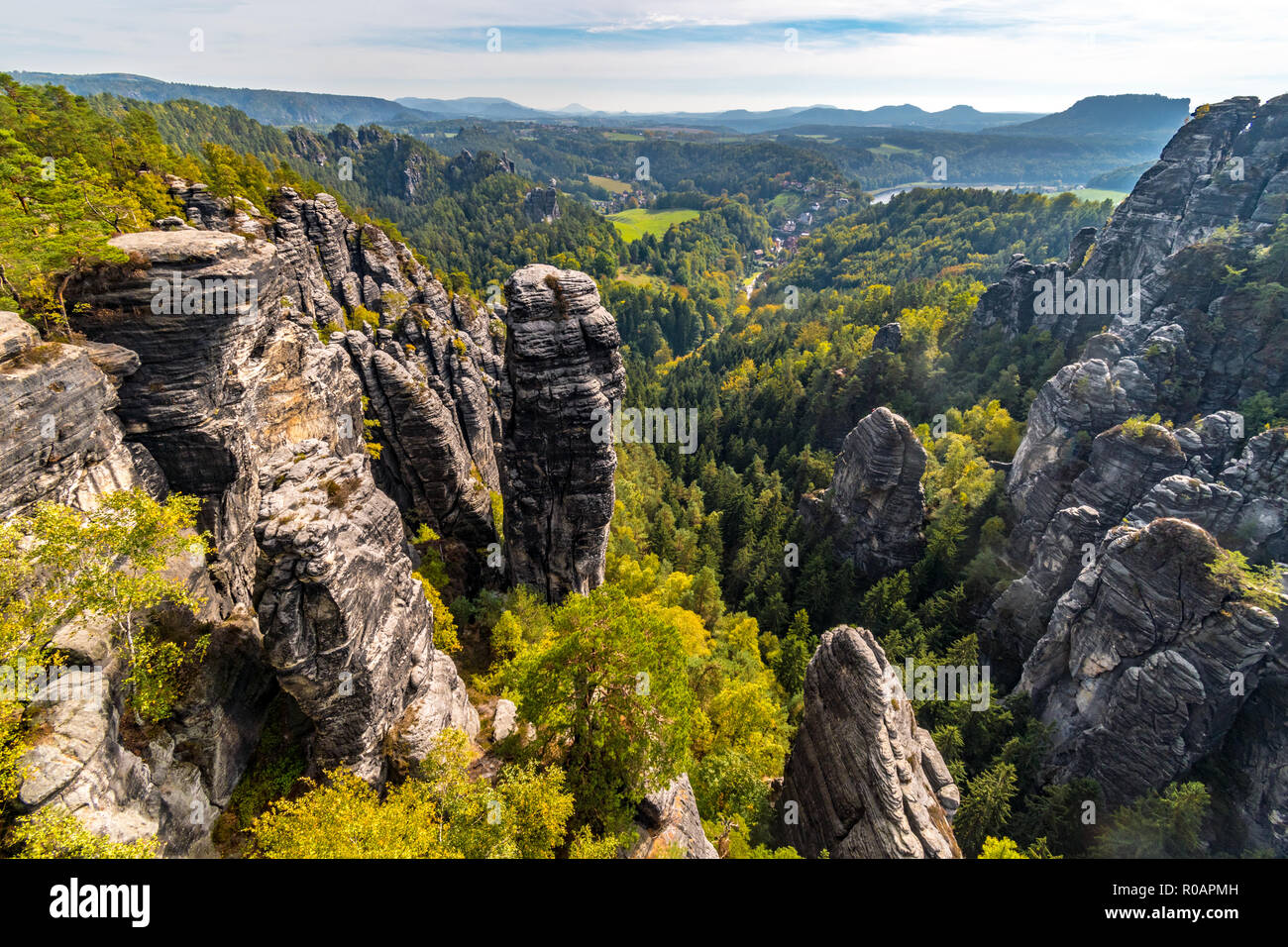 Les tours de grès en Bohème et la Suisse Saxonne Parc National en automne, Allemagne Banque D'Images