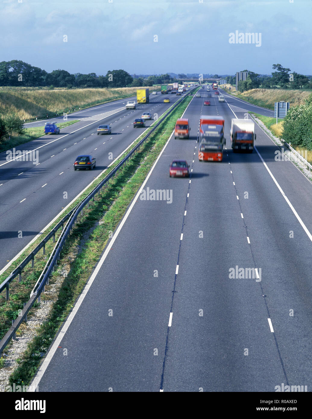 Historique 1998 LE TRAFIC ROUTIER OCCUPÉ M56 CHESHIRE ENGLAND UK Banque D'Images