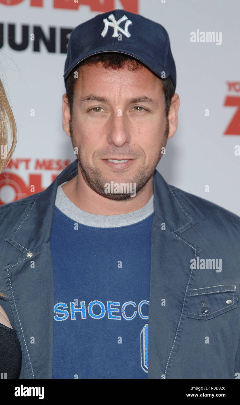 Adam Sandler - Vous Don't Mess With ZOHAN Premiere au Chinese Theatre de Los Angeles. portrait contact visuel 02 SandlerAdam 02 Red Carpet Event, Vertical, USA, Cinéma, Célébrités, photographie, Bestof, Arts, Culture et divertissement, Célébrités Topix fashion / Vertical, Best of, événement dans la vie d'Hollywood, Californie - Tapis rouge et en backstage, USA, Cinéma, Célébrités, cinéma, télévision, Célébrités célébrités musique, photographie, Arts et culture, Bestof, divertissement, Topix headshot, vertical, une personne, à partir de l'an 2008, enquête tsuni@Gamma-USA.com Banque D'Images
