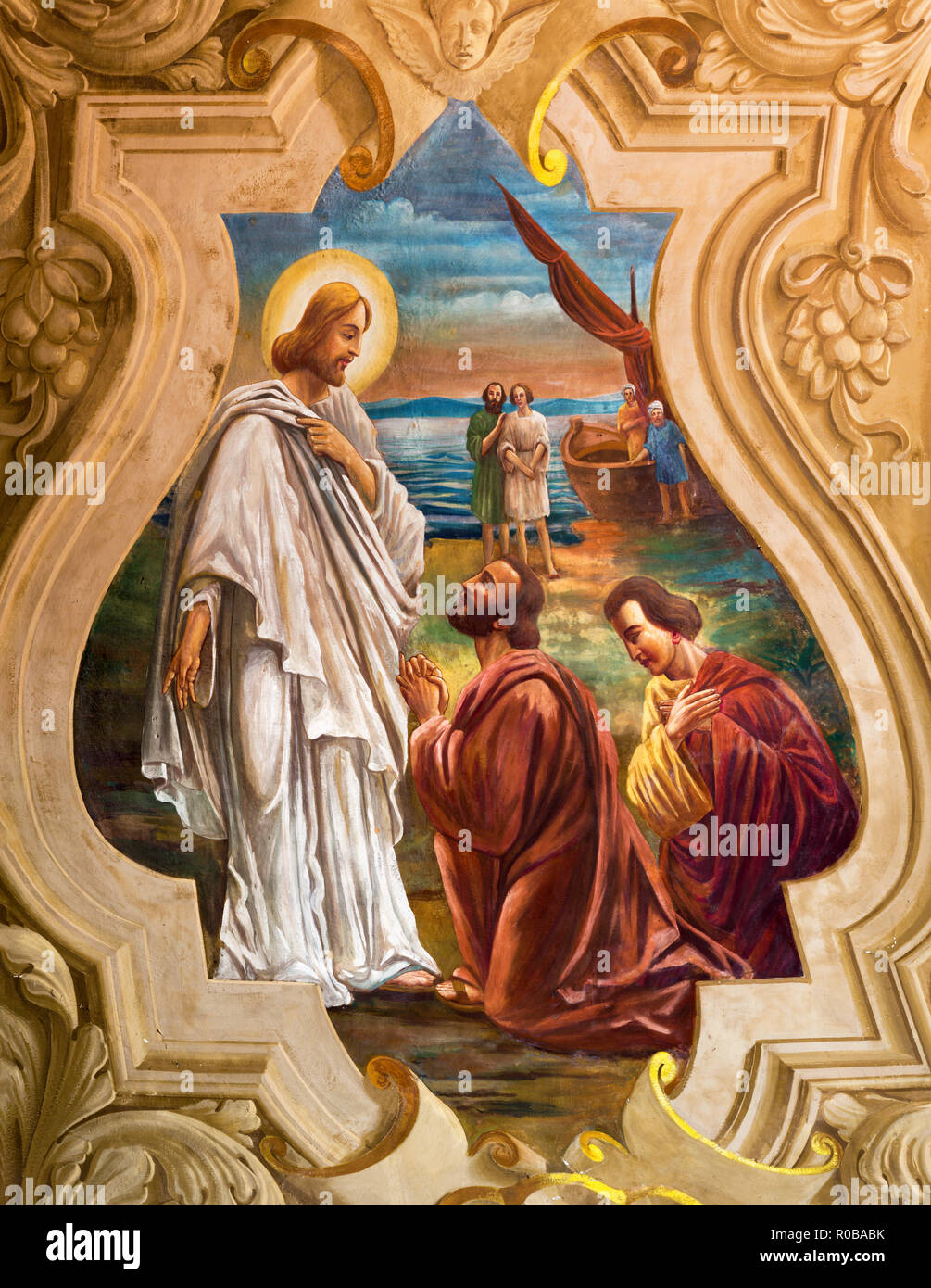 REGGIO EMILIA, ITALIE - 13 avril 2018 : la fresque de Saint Pierre et Jésus après le miracle de l'Eglise pêche Chiesa di San Pietro par Anselmo Govi (1939). Banque D'Images REGGIO EMILIA, ITALIE - 13 avril 2018 : la fresque de Saint Pierre et Jésus après le miracle de l'Eglise pêche Chiesa di San Pietro par Anselmo Govi (1939). Banque D'Images