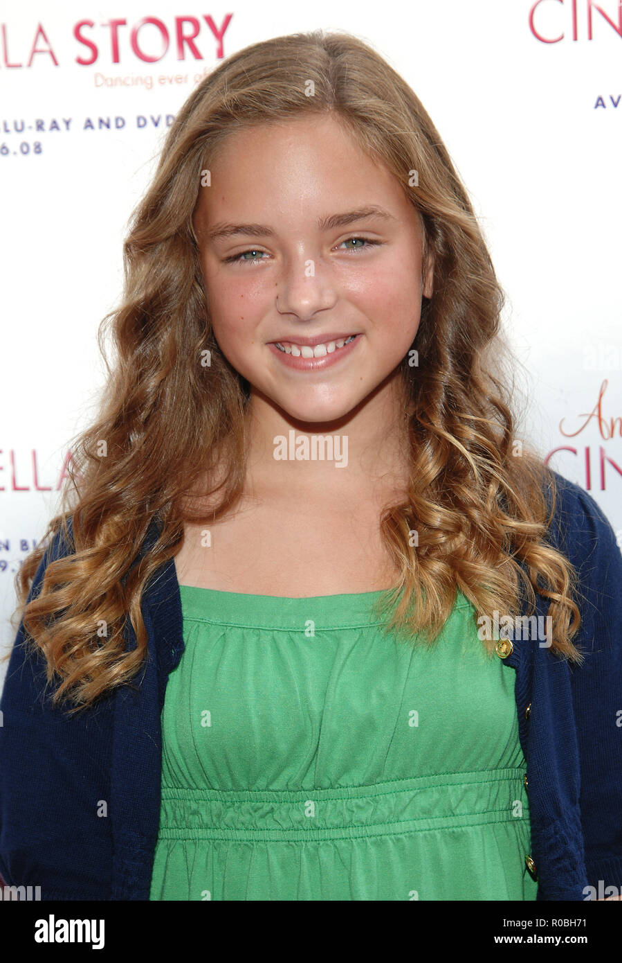 Madison Davenport - une autre histoire de Cendrillon Premiere du Grove Theatre de Los Angeles. DavenportMadison headshot contact des yeux sourire 10 Red Carpet Event, Vertical, USA, Cinéma, Célébrités, photographie, Bestof, Arts, Culture et divertissement, Célébrités Topix fashion / Vertical, Best of, événement dans la vie d'Hollywood, Californie - Tapis rouge et en backstage, USA, Cinéma, Célébrités, cinéma, télévision, Célébrités célébrités musique, photographie, Arts et culture, Bestof, divertissement, Topix headshot, vertical, une personne, à partir de l'an 2008, enquête tsuni@Gamma-USA.co Banque D'Images