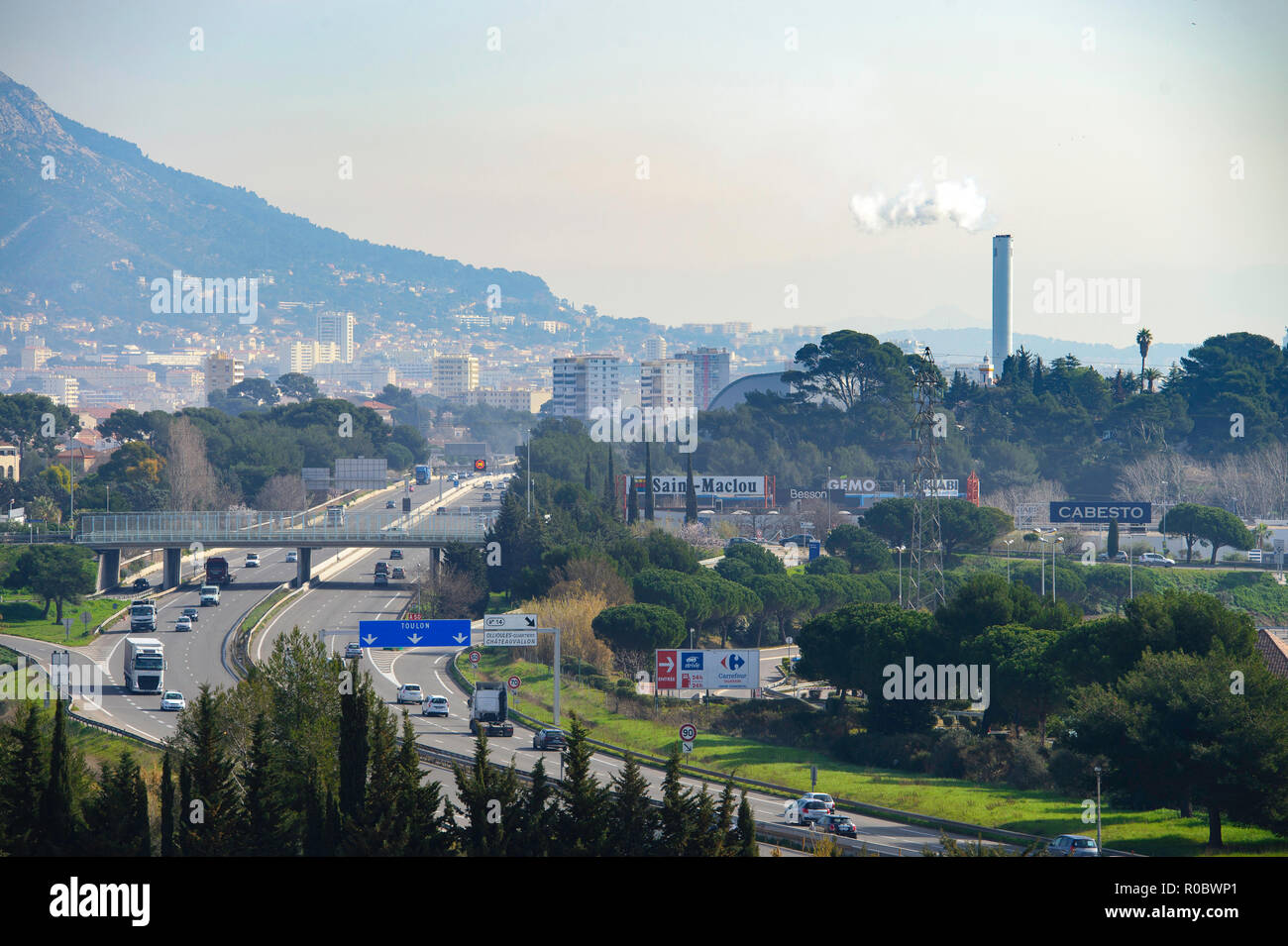 Toulon (sud-est de la France) : entrée ouest de la ville, autoroute / l'autoroute A 50 Banque D'Images