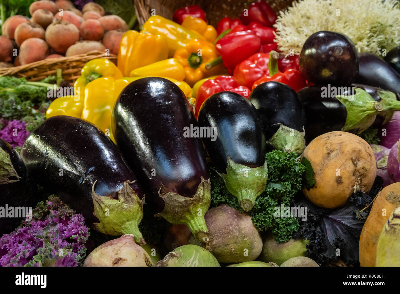 Les aubergines fraîches en vente dans le Borough Market Banque D'Images