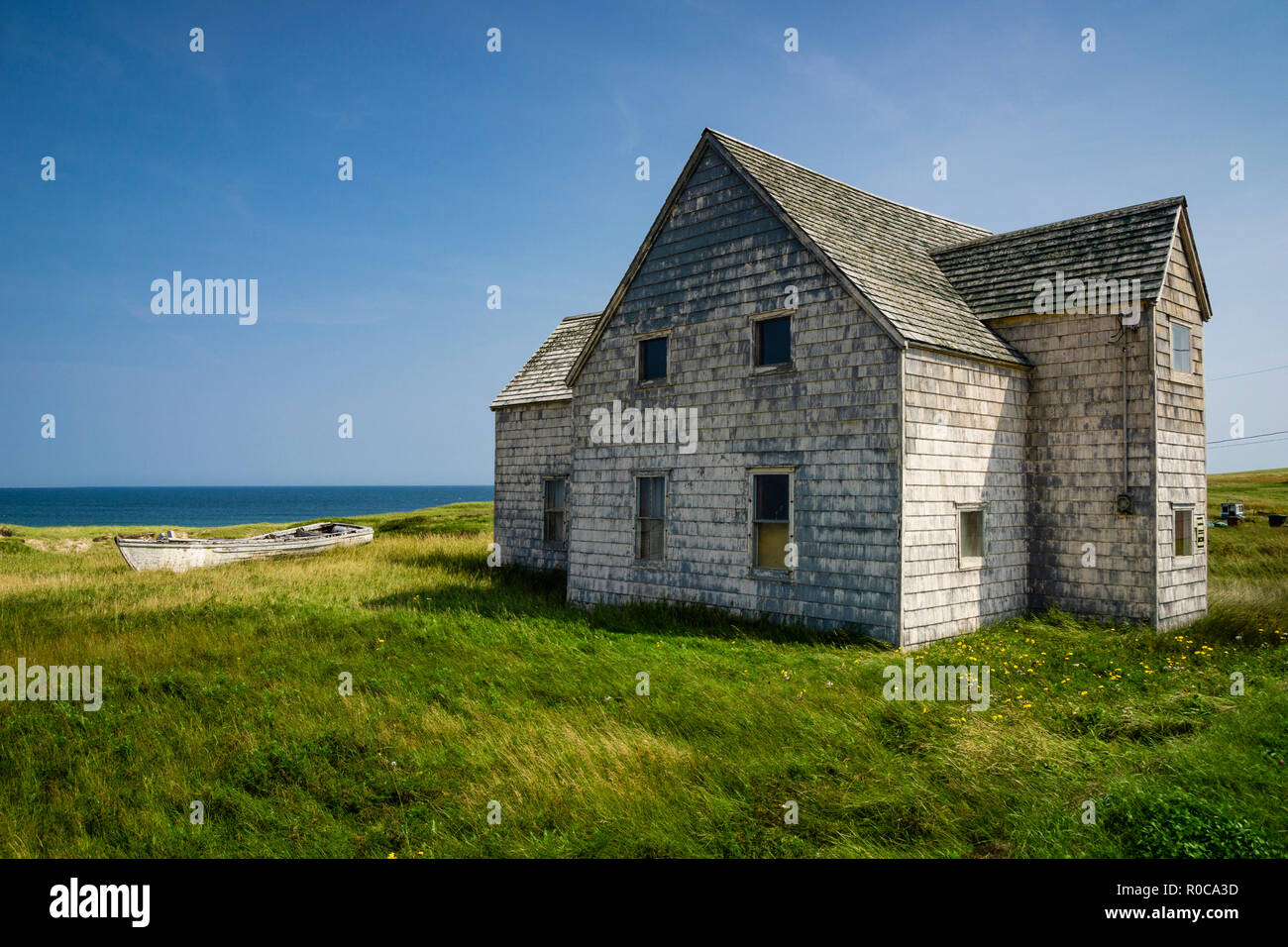 Maison abandonnée à Old Harry aux Îles de la Madeleine, Québec, Canada. Banque D'Images