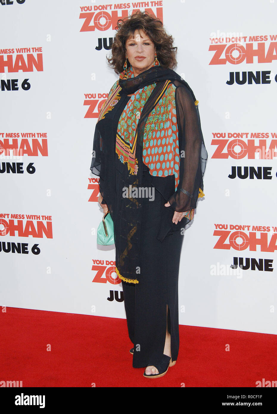 Lainie Kazan - Vous Don't Mess With ZOHAN Premiere au Chinese Theatre de Los Angeles. plein les yeux Kazanlainie longueur 020 Red Carpet Event, Vertical, USA, Cinéma, Célébrités, photographie, Bestof, Arts, Culture et divertissement, Célébrités Topix fashion / Vertical, Best of, événement dans la vie d'Hollywood, Californie - Tapis rouge et en backstage, USA, Cinéma, Célébrités, cinéma, télévision, Célébrités célébrités musique, photographie, Arts et culture, Bestof, divertissement, Topix, vertical, une seule personne, à partir de l'année 2008, enquête tsuni@Gamma-USA.com Fashion - Longueur totale Banque D'Images