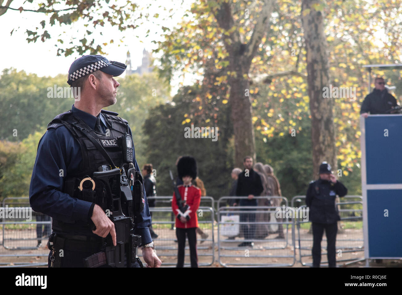 La police britannique lourdement armés Banque D'Images