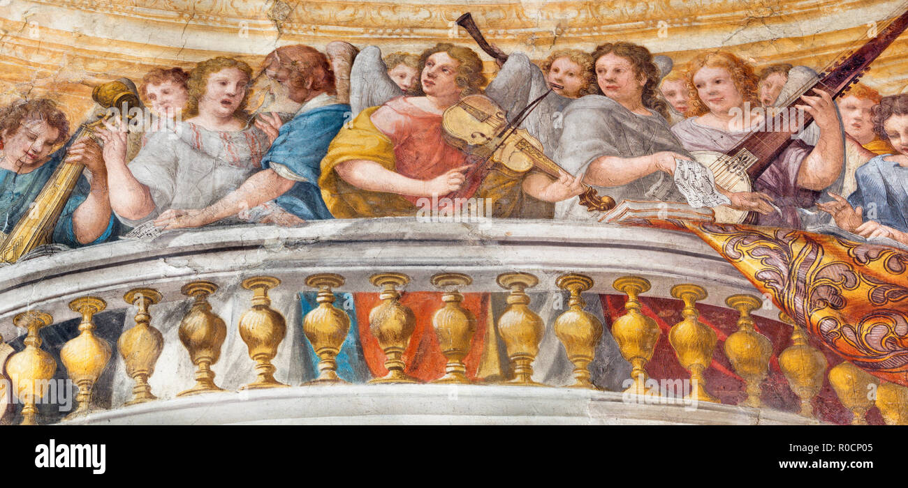 Parme, Italie - 16 avril 2018 : La fresque du choeur des anges avec les instruments de musique à l'église Chiesa di Santa Croce Banque D'Images