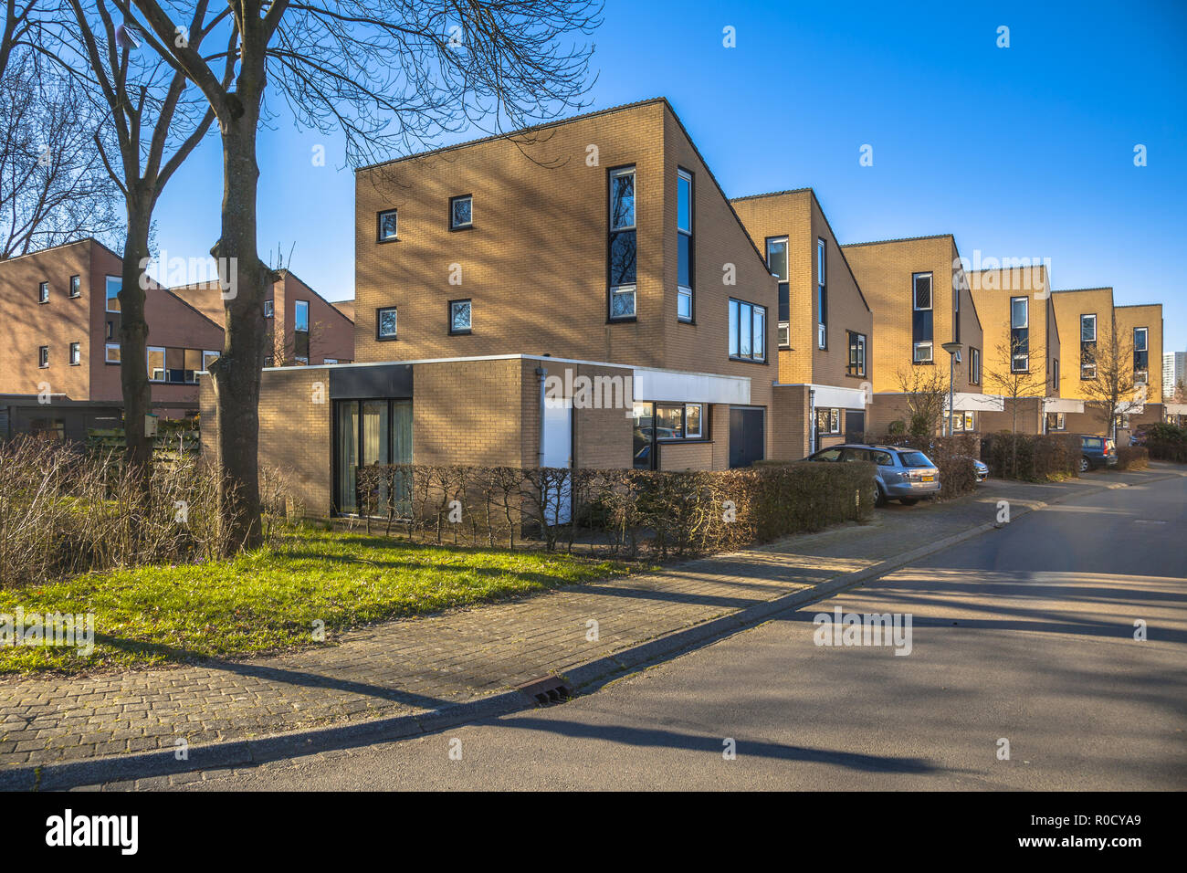 La famille moderne maisons dans une banlieue près de Groningen, Pays-Bas Banque D'Images