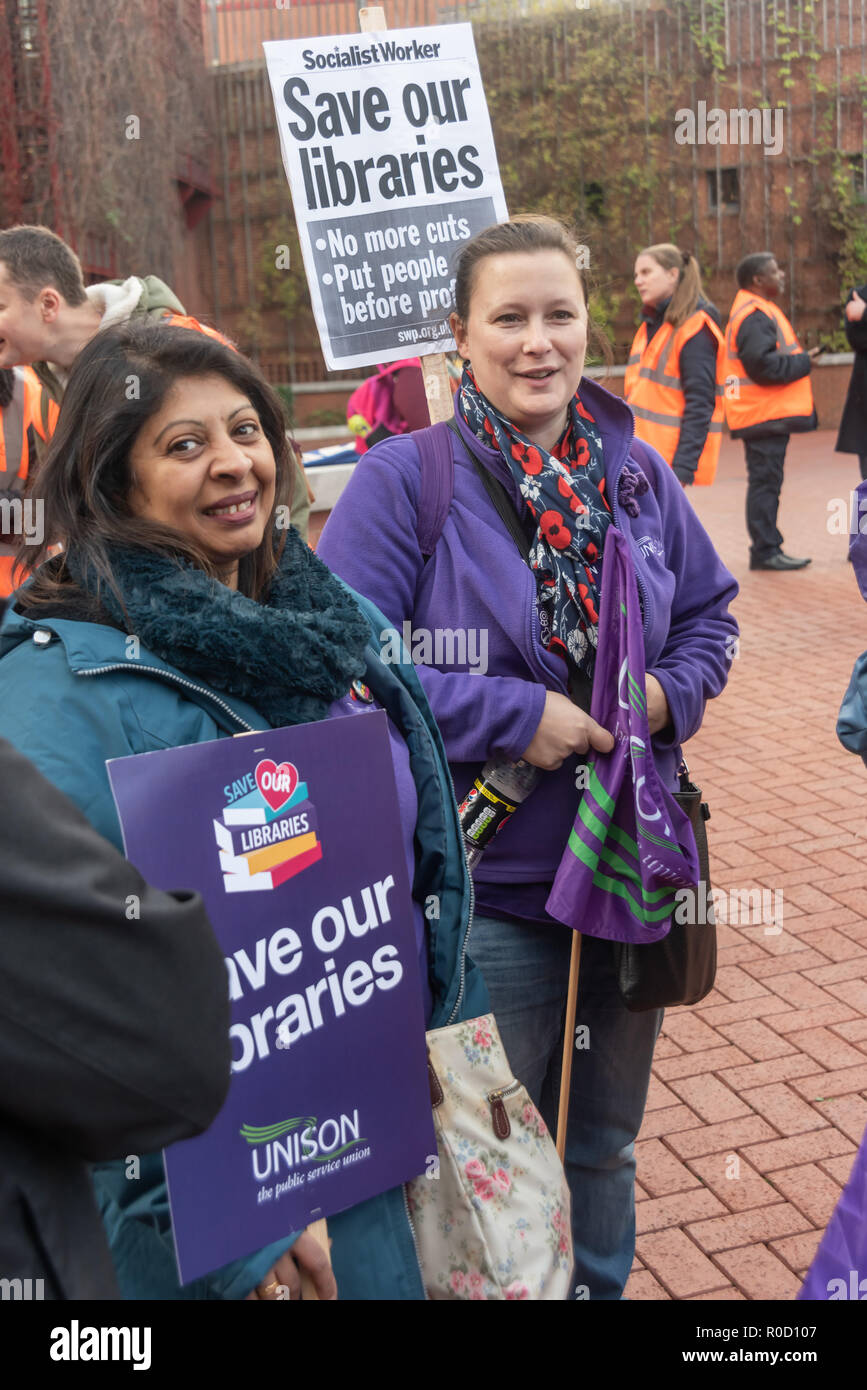 Londres, Royaume-Uni. 29Th sep 2018. Les gens se rassemblent à la British Library pour une marche et un rassemblement contre les coupures dans les services de bibliothèque, qui sont une partie essentielle de notre patrimoine culturel, en particulier pour les écoliers de la classe ouvrière et des jeunes. Plus de 100 bibliothèques fermée en 2017 et le gouvernement doit prendre des mesures pour arrêter et renverser les coupures de la bibliothèque. L'événement à l'appui des bibliothèques, musées et services culturels a été organisée par l'unisson et appuyé par les PC et les unir. Malheureusement, j'ai dû partir avant que le mois de mars à un rassemblement au Parlement européen a commencé. Crédit : Peter Marshall/Alamy Live News Banque D'Images