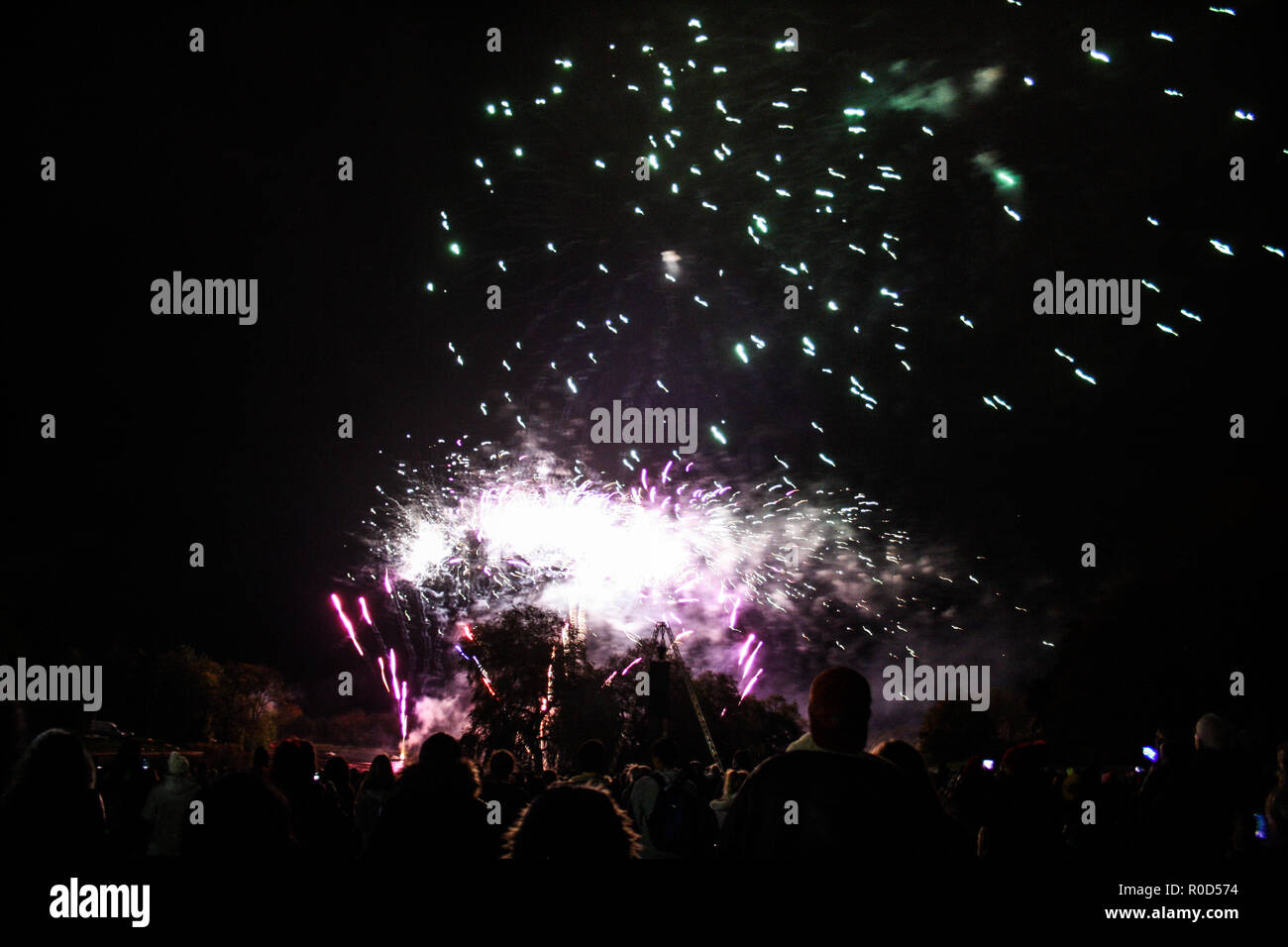 Dudley, West Midlands, Royaume-Uni. 3 novembre, 2018. Le feu d'artifice et nuit à l'Himley Hall. Dudley, West Midlands - région de Birmingham. La nuit de Guy Fawkes. 03 novembre 2018. Conspiration des souvenir. Tempera Crédit : Studio de photographie/Alamy Live News Banque D'Images