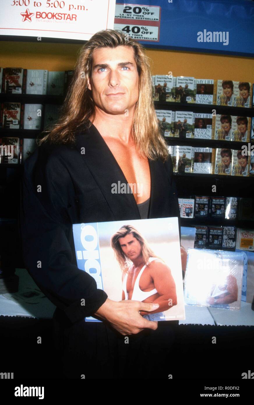 LOS ANGELES, CA - 5 décembre : Modèle/Acteur Fabio Lanzoni assiste à l'apparition de promouvoir son calendrier le 5 décembre 1992 à Séries Bookstar à Los Angeles, Californie. Photo de Barry King/Alamy Stock Photo Banque D'Images