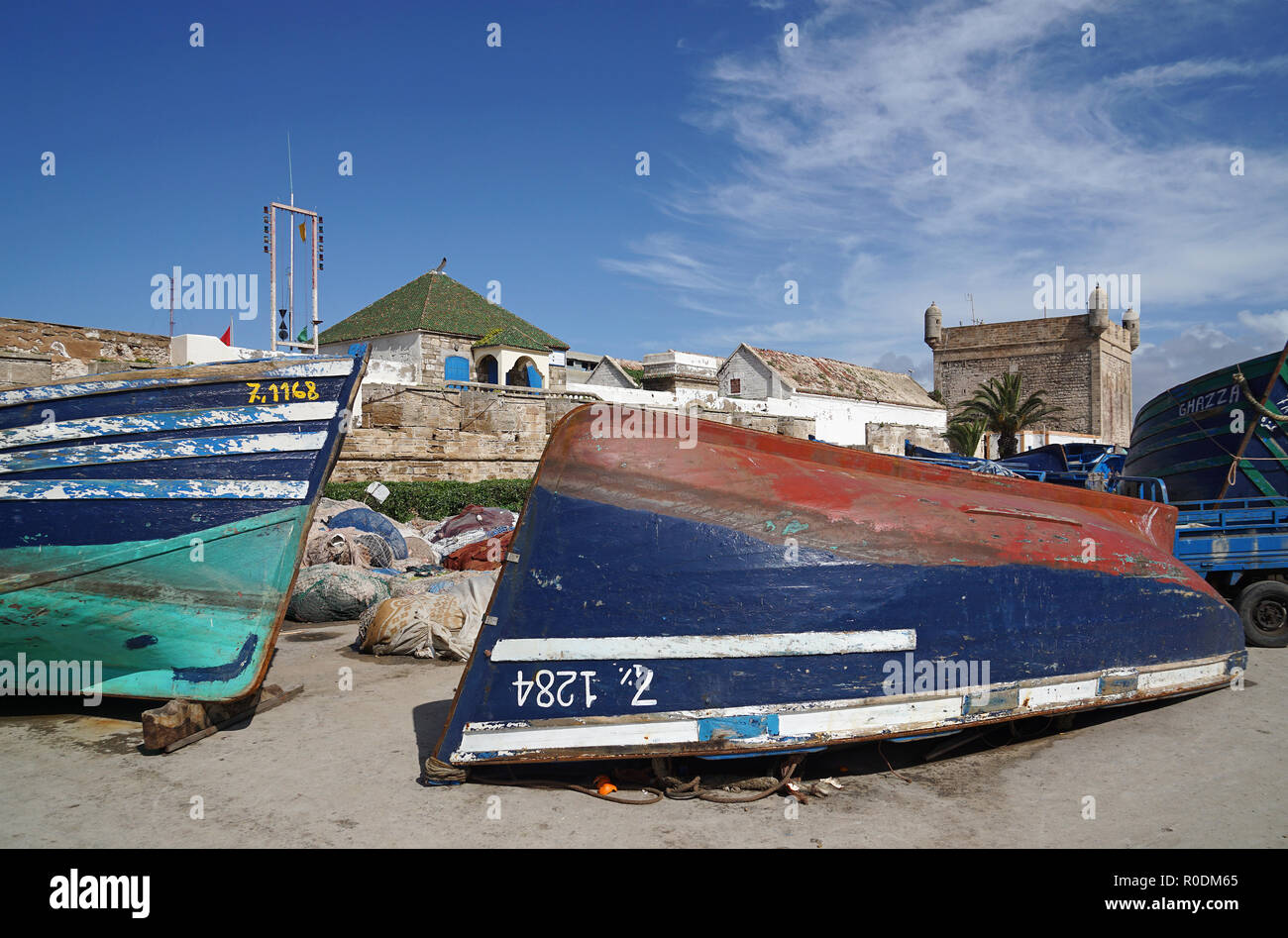 Bateaux de pêche en bois bleu dans le port d'Essaouira, Essaouira, Maroc, Afrique Banque D'Images