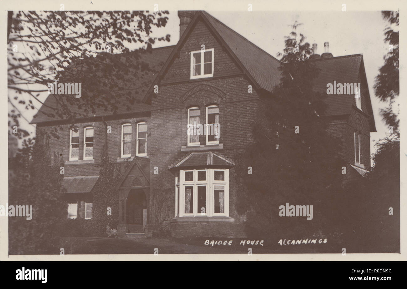 Vintage Carte postale photographique montrant Bridge House, tous les Cannings, Wiltshire, England, UK Banque D'Images