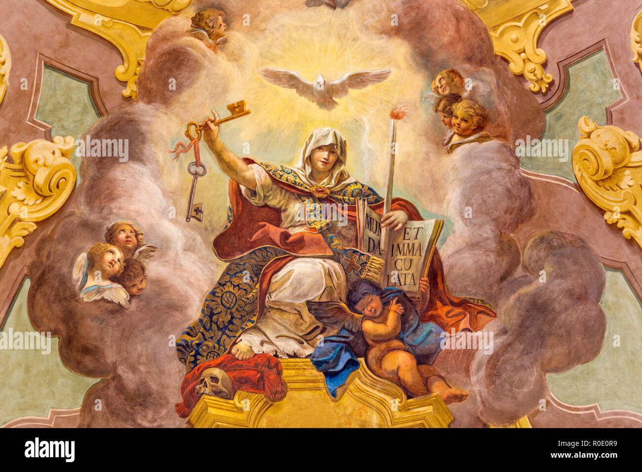 Parme, Italie - 16 avril 2018 : la fresque au plafond du triomphe de la Religion - Trionfo della Religione à l'église Chiesa di San Vitale par Giuseppe Peroni Banque D'Images